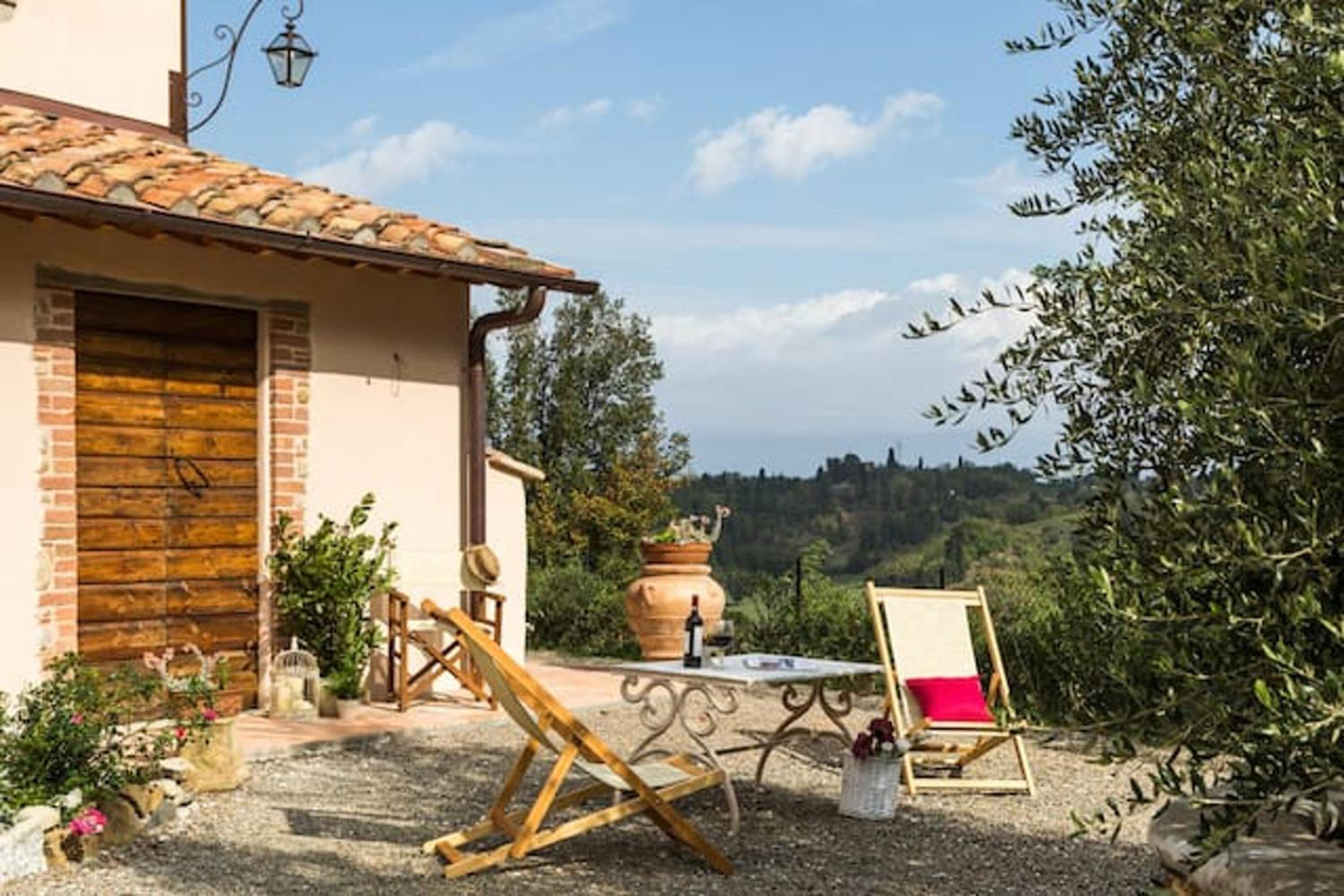 Spacious Apartment with Jacuzzi in Bottega Genovini 100 m² view 2