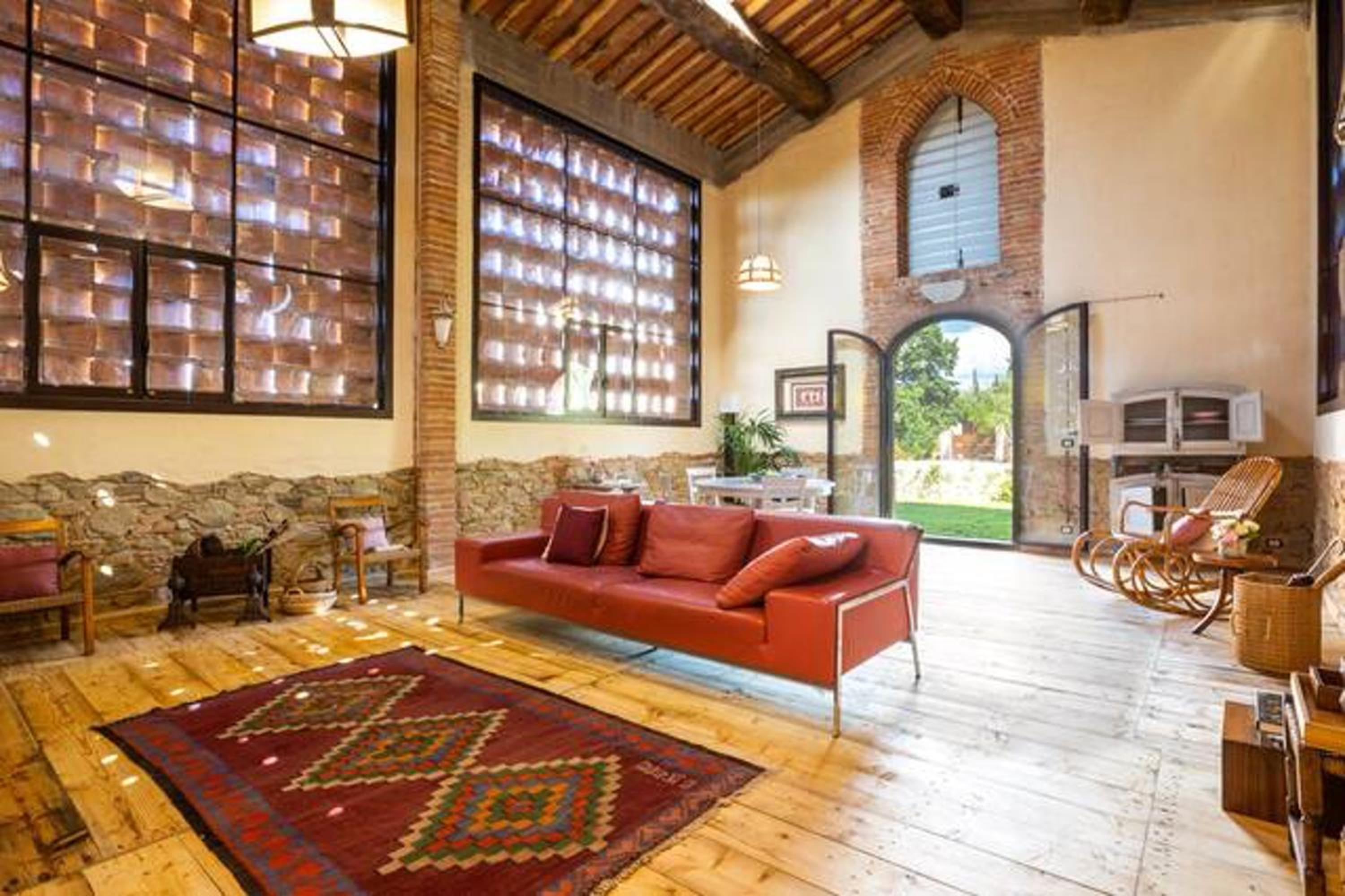 Spacious Apartment with Jacuzzi in Bottega Genovini 100 m² view 3