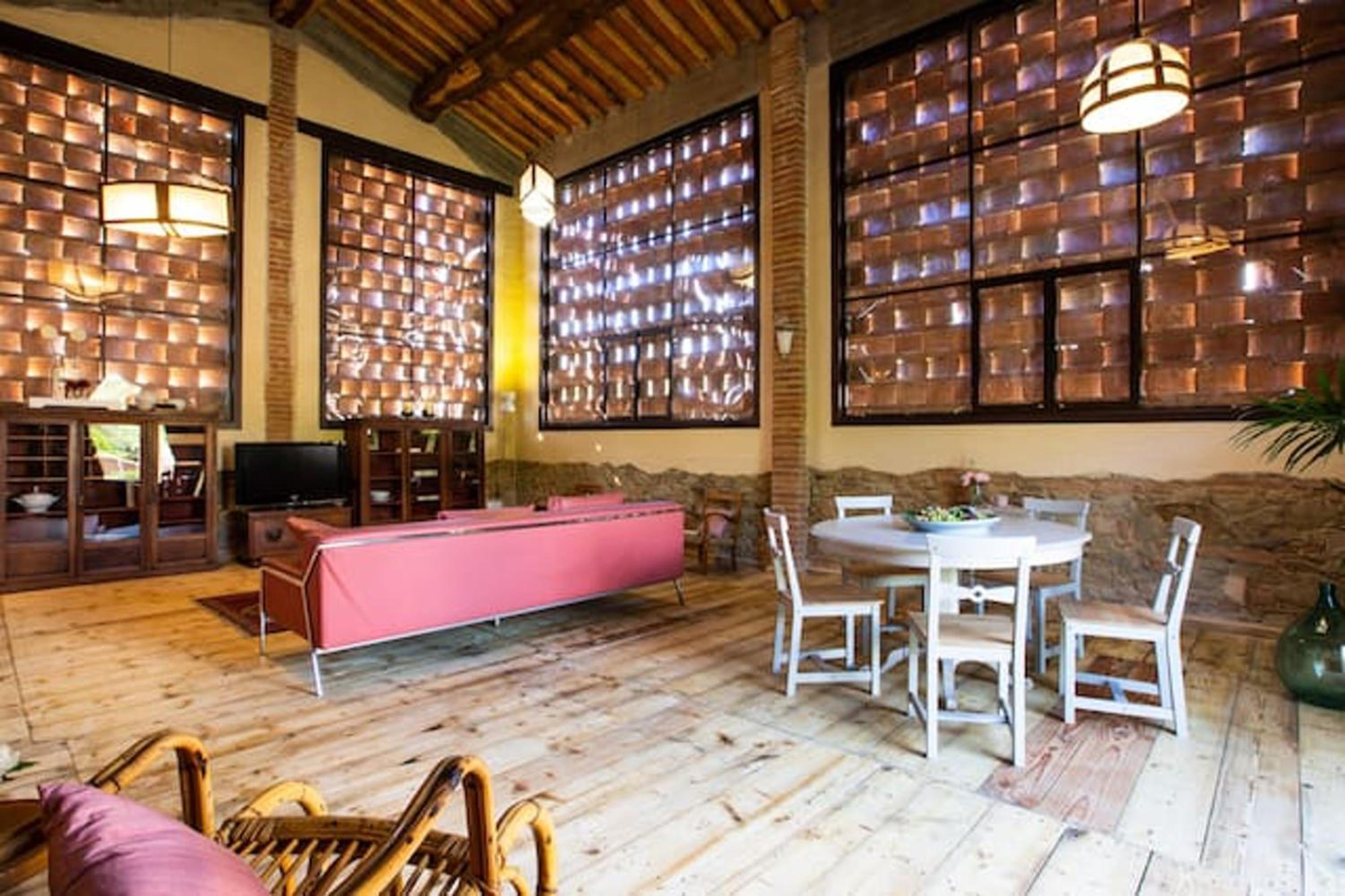 Spacious Apartment with Jacuzzi in Bottega Genovini 100 m² view 4