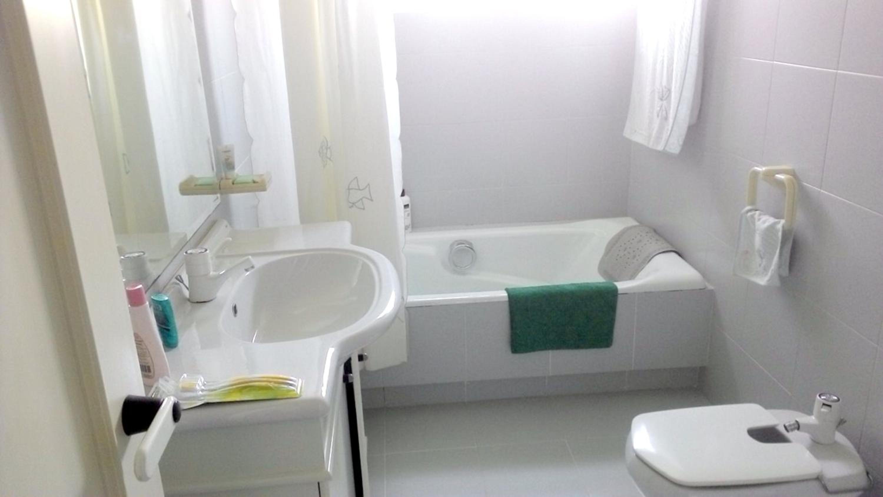 Spacious Apartment in Aguilas with Sea View and Pool