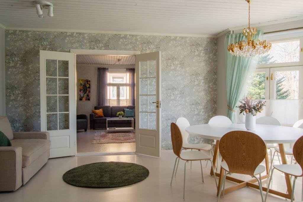 Villa Moisio - puutaloidylliä Salon keskustassa