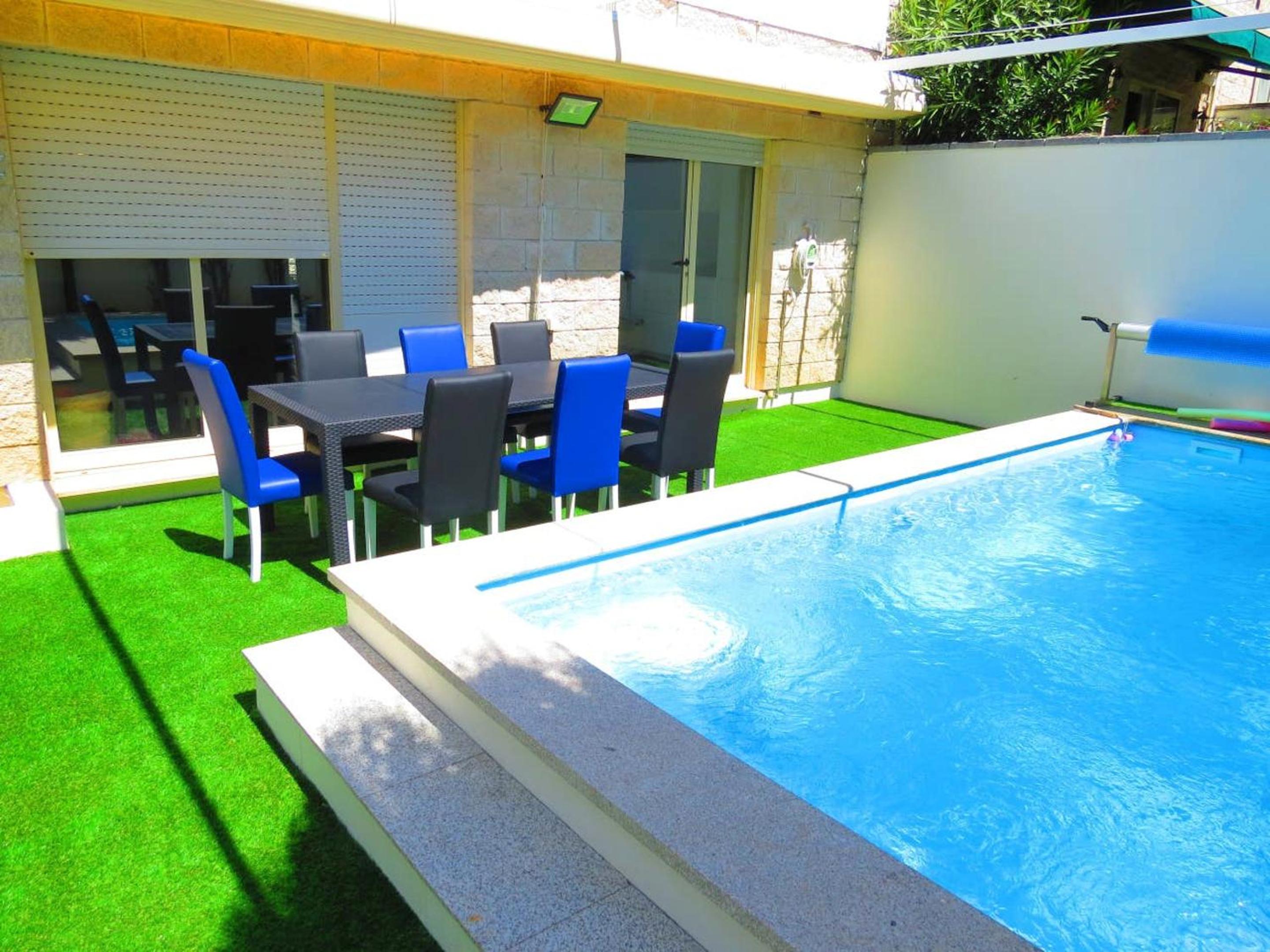 Elegant Villa in Porto with Pool & Jacuzzi view 4