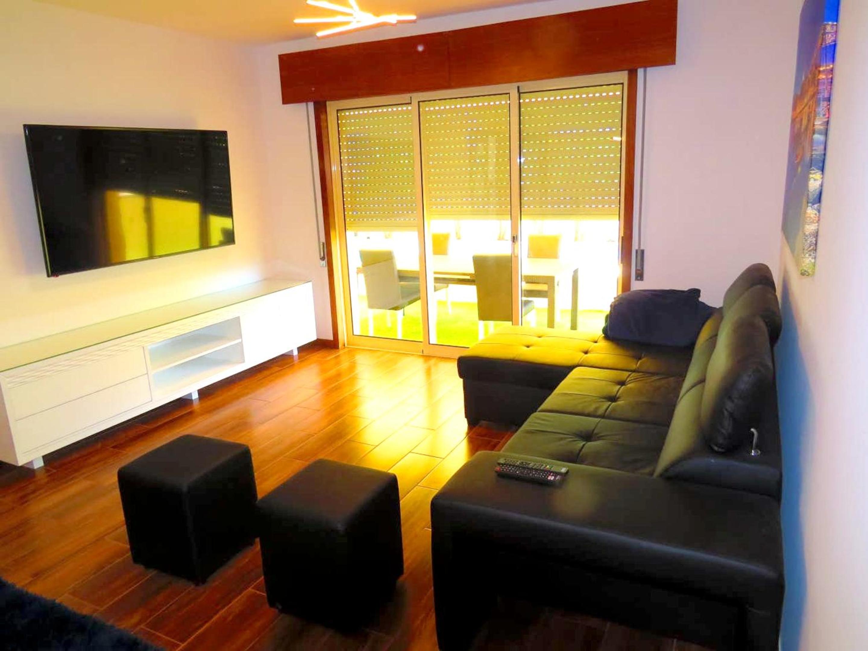 Elegant Villa in Porto with Pool & Jacuzzi view 5