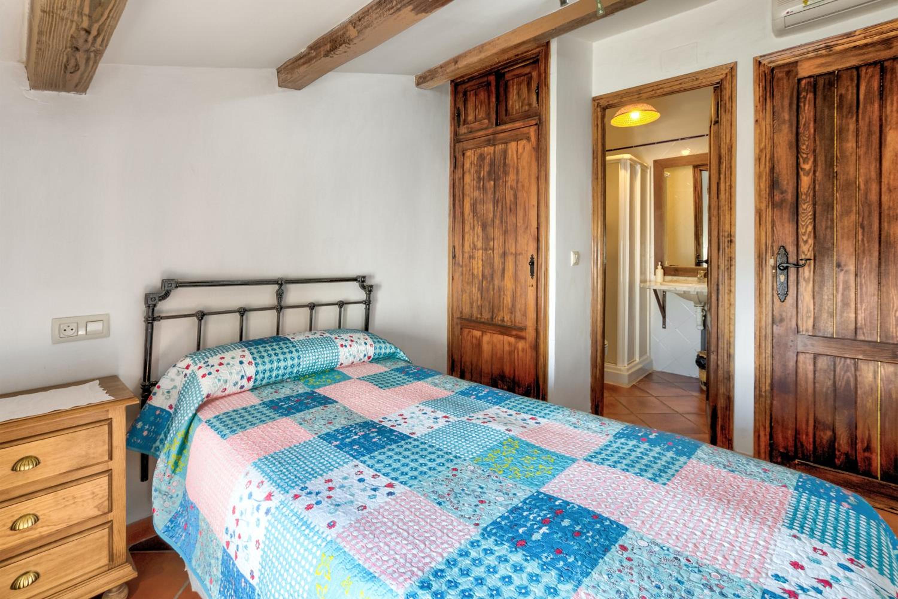 Charming House with Mountain Views in Puebla de Don Rodrigo