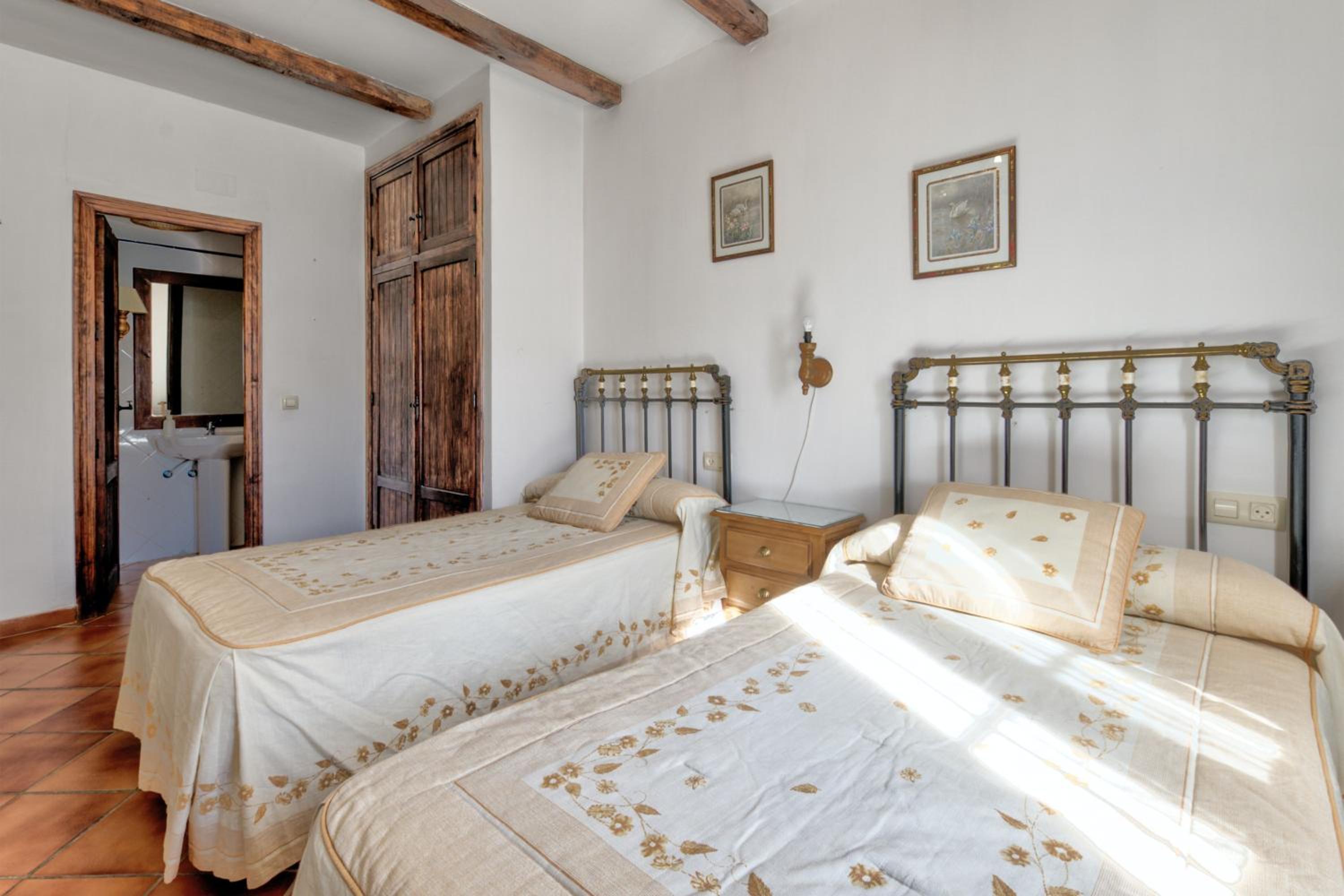 Charming House with Mountain Views in Puebla de Don Rodrigo
