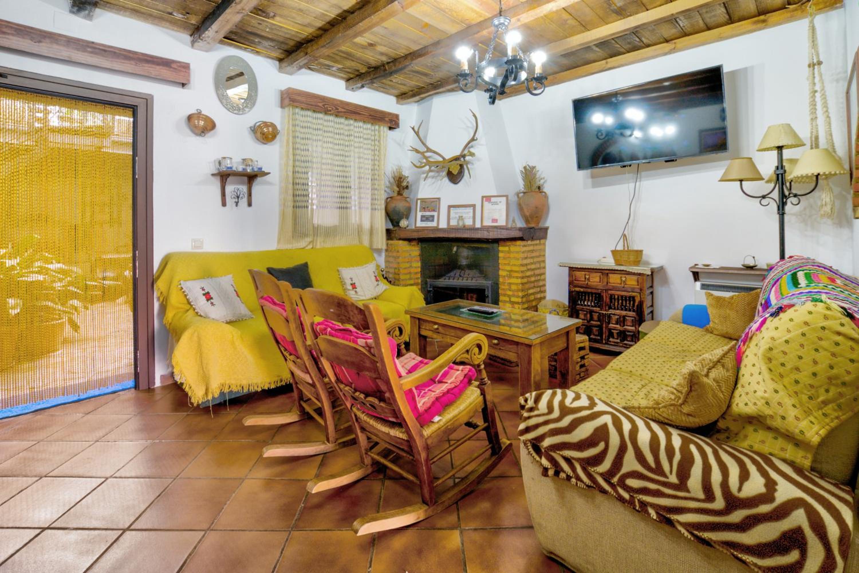 Charming House with Mountain Views in Puebla de Don Rodrigo