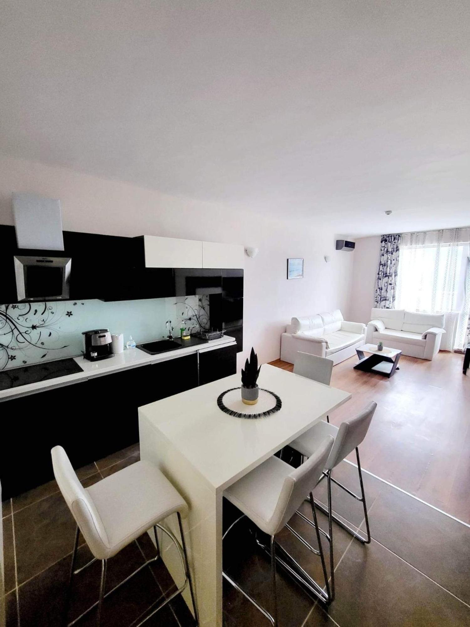 Dilov Apartments in Yalta Golden Sands