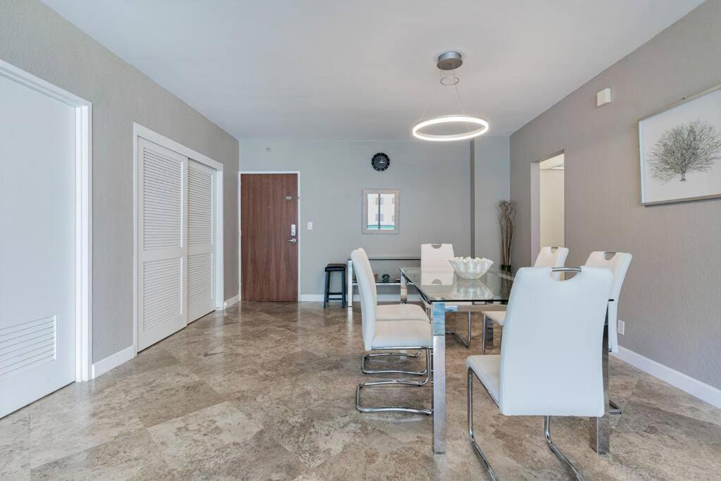 Ocean View Modern Condo Beach Access 11M view 5