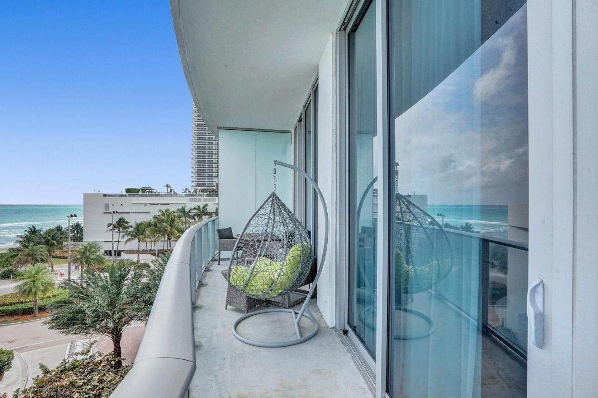 Luxury Condo Hotel High Ceiling Ocean Front view 4