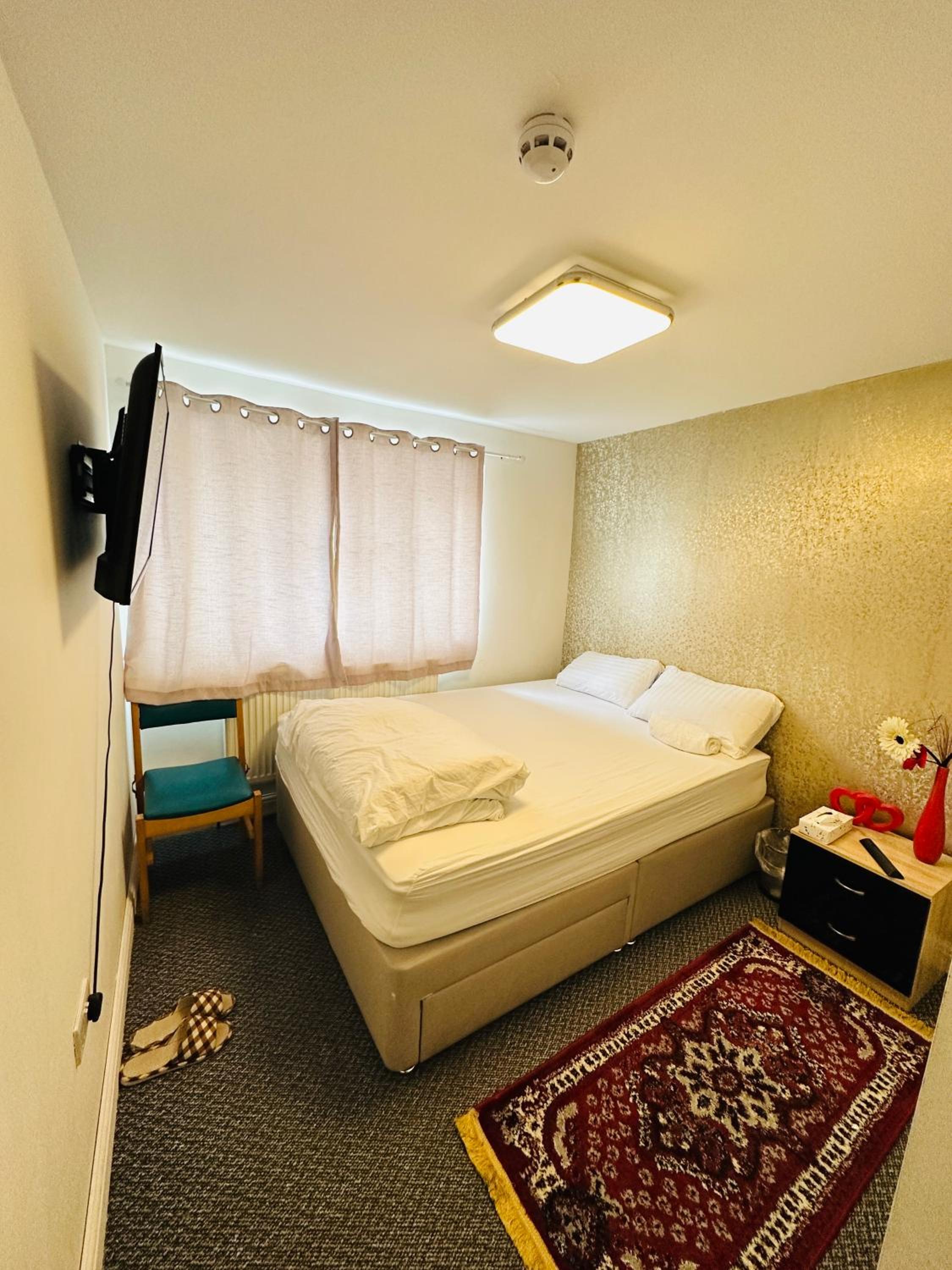 Bolton Vacations - UNIQUE PRIVATE ROOMS - Property Image 1