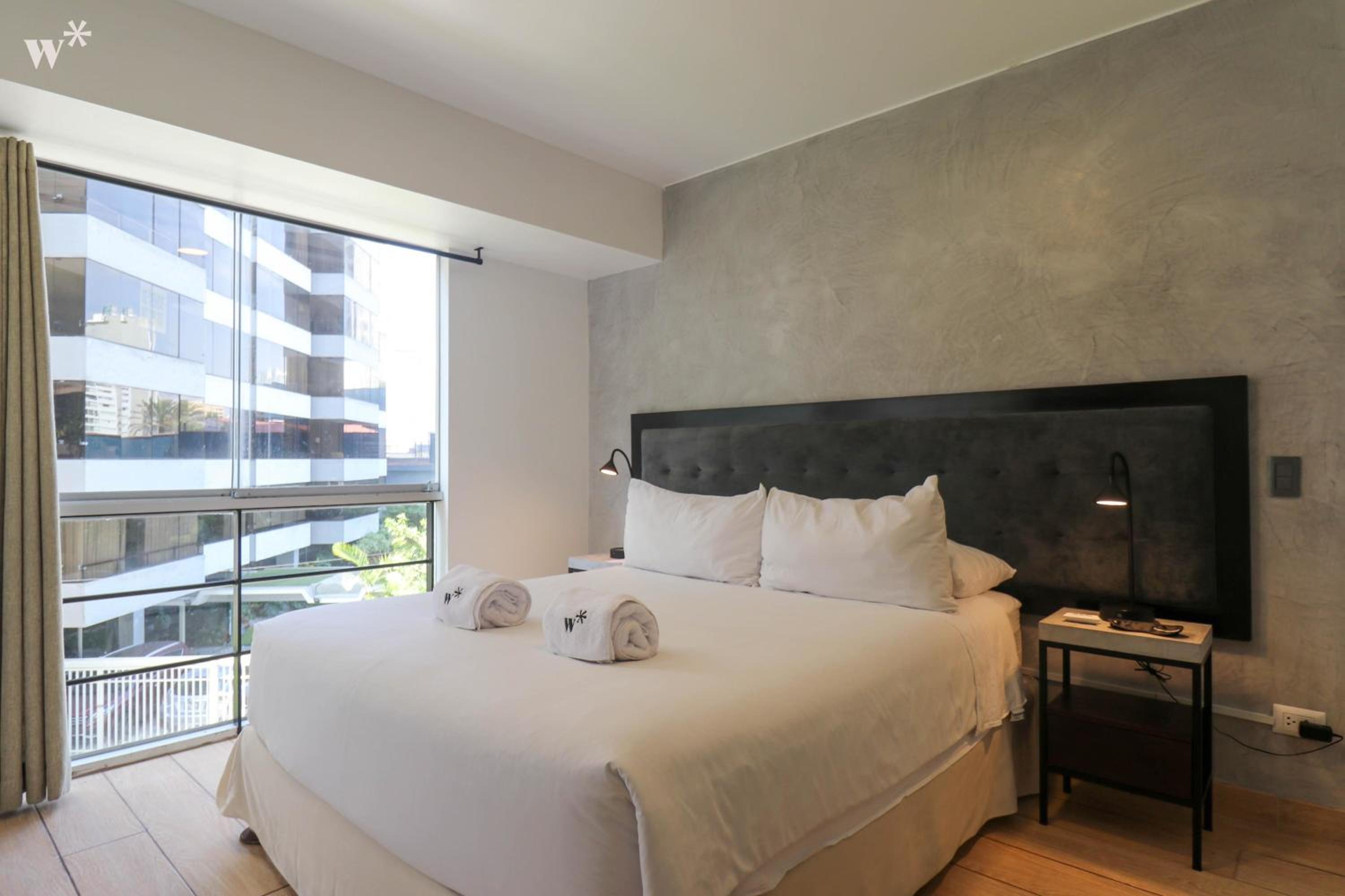 Upscale 2BR at Larcomar, Miraflores view 3