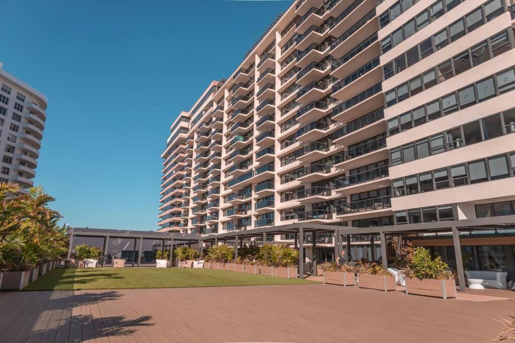 Hotel 3 Bedroom Apt Ocean-front Resort The Alexander