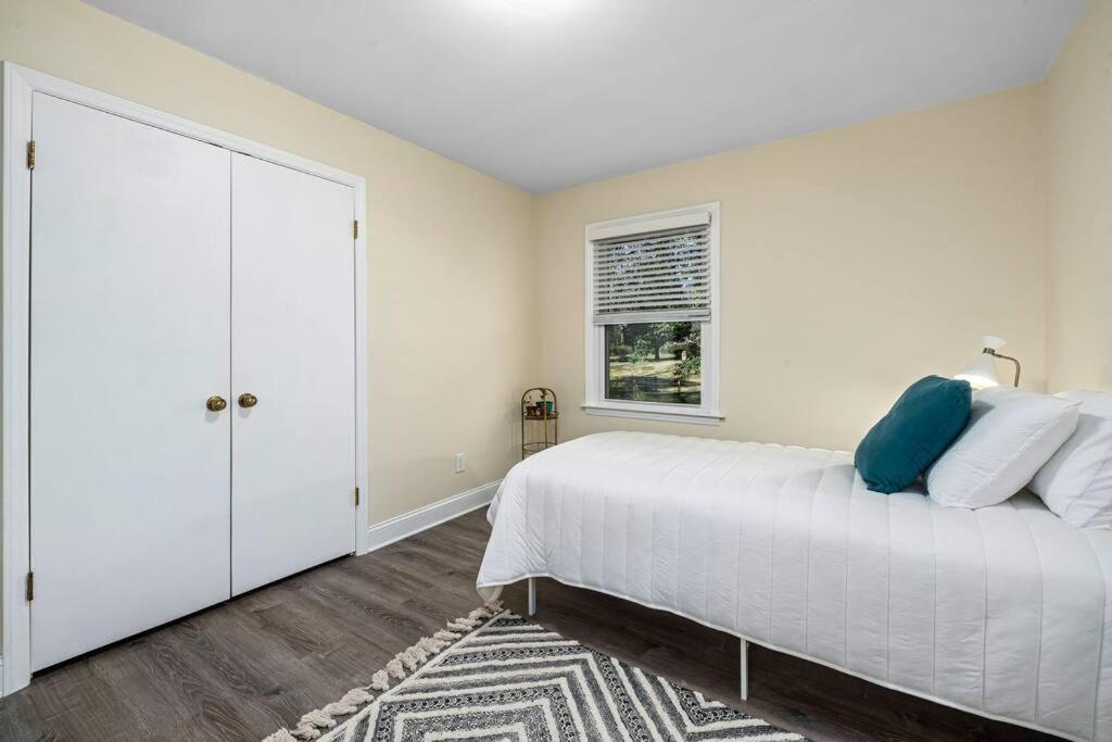 Raleigh Vacations - Modern Rancher in the Woods - Property Image 18