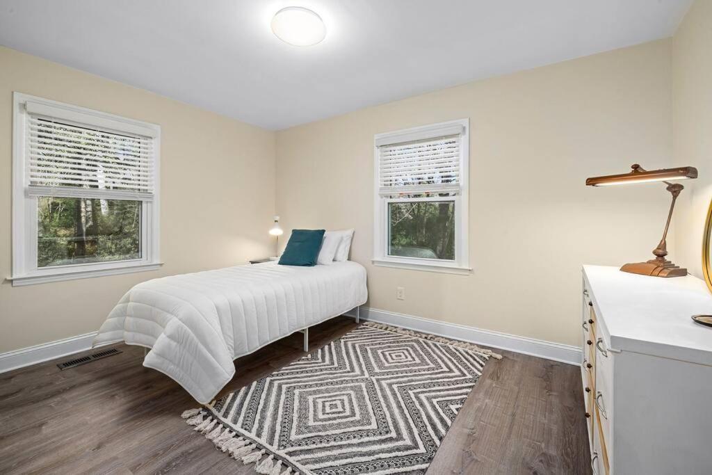 Raleigh Vacations - Modern Rancher in the Woods - Property Image 15