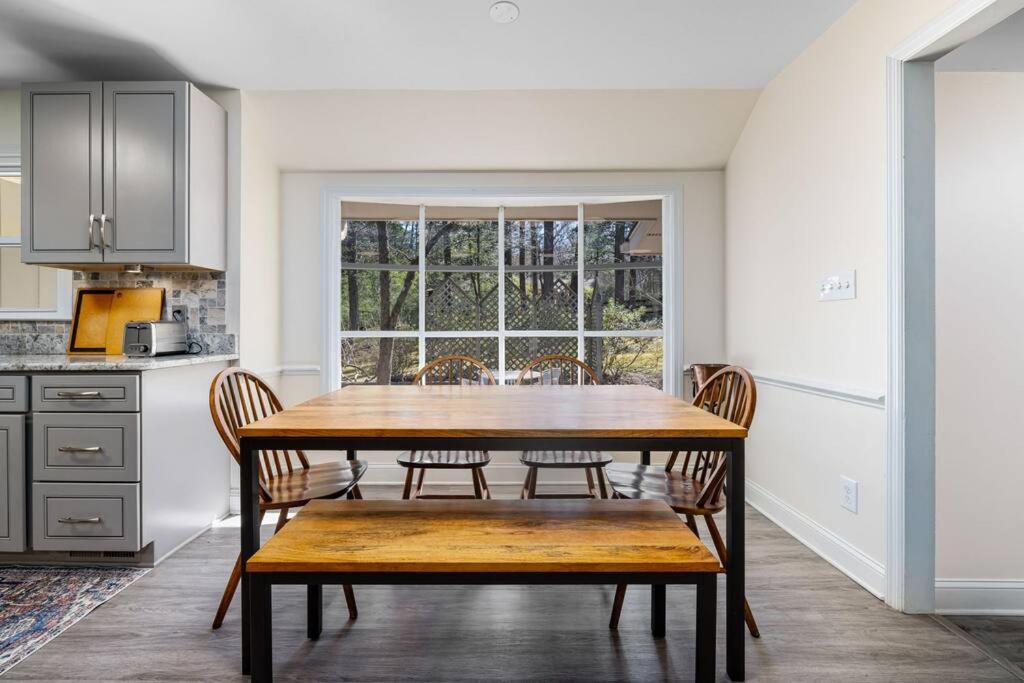 Raleigh Vacations - Modern Rancher in the Woods - Property Image 11