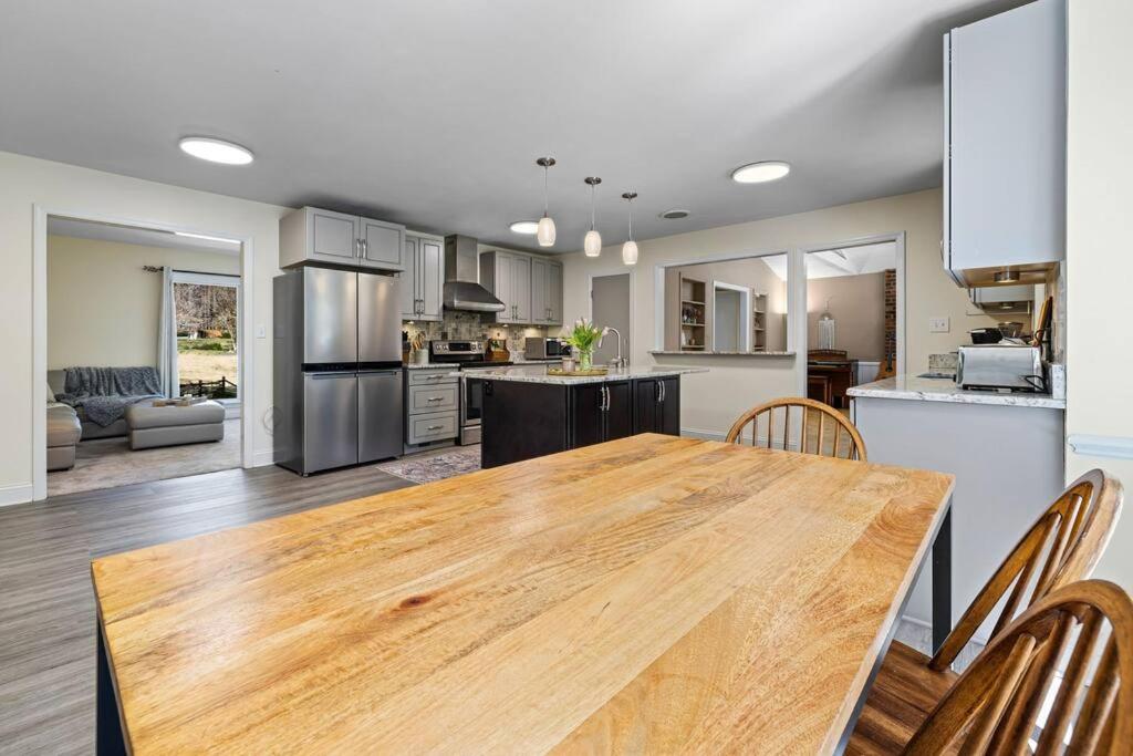Raleigh Vacations - Modern Rancher in the Woods - Property Image 10