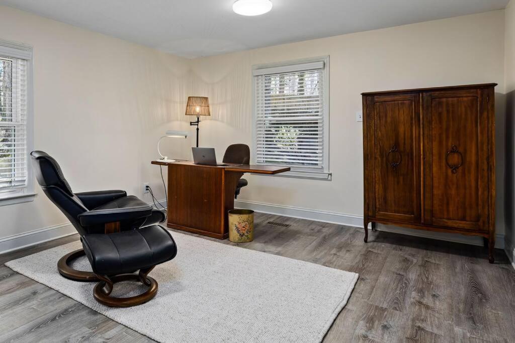Raleigh Vacations - Modern Rancher in the Woods - Property Image 4