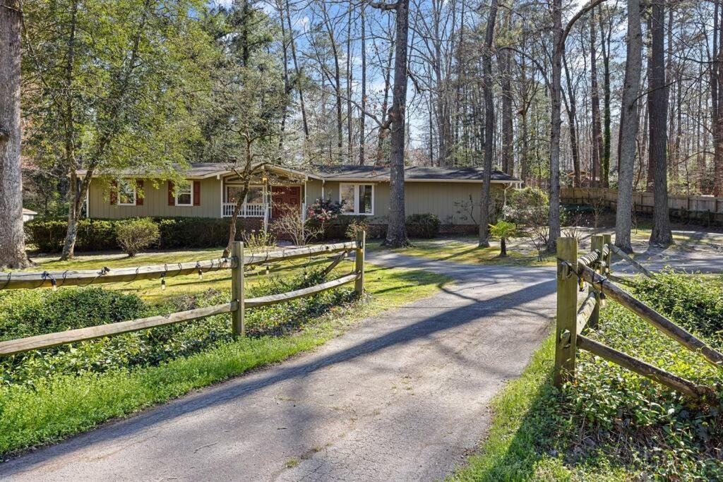 Raleigh Vacations - Modern Rancher in the Woods - Property Image 41