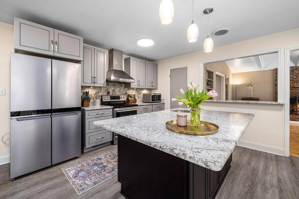 Raleigh Vacations - Modern Rancher in the Woods - Property Image 39