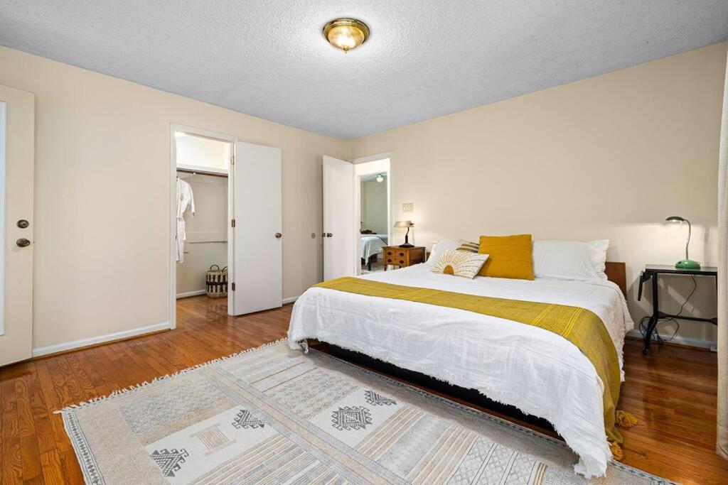 Raleigh Vacations - Modern Rancher in the Woods - Property Image 34