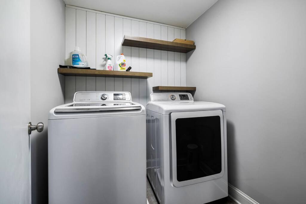 Raleigh Vacations - Modern Rancher in the Woods - Property Image 25
