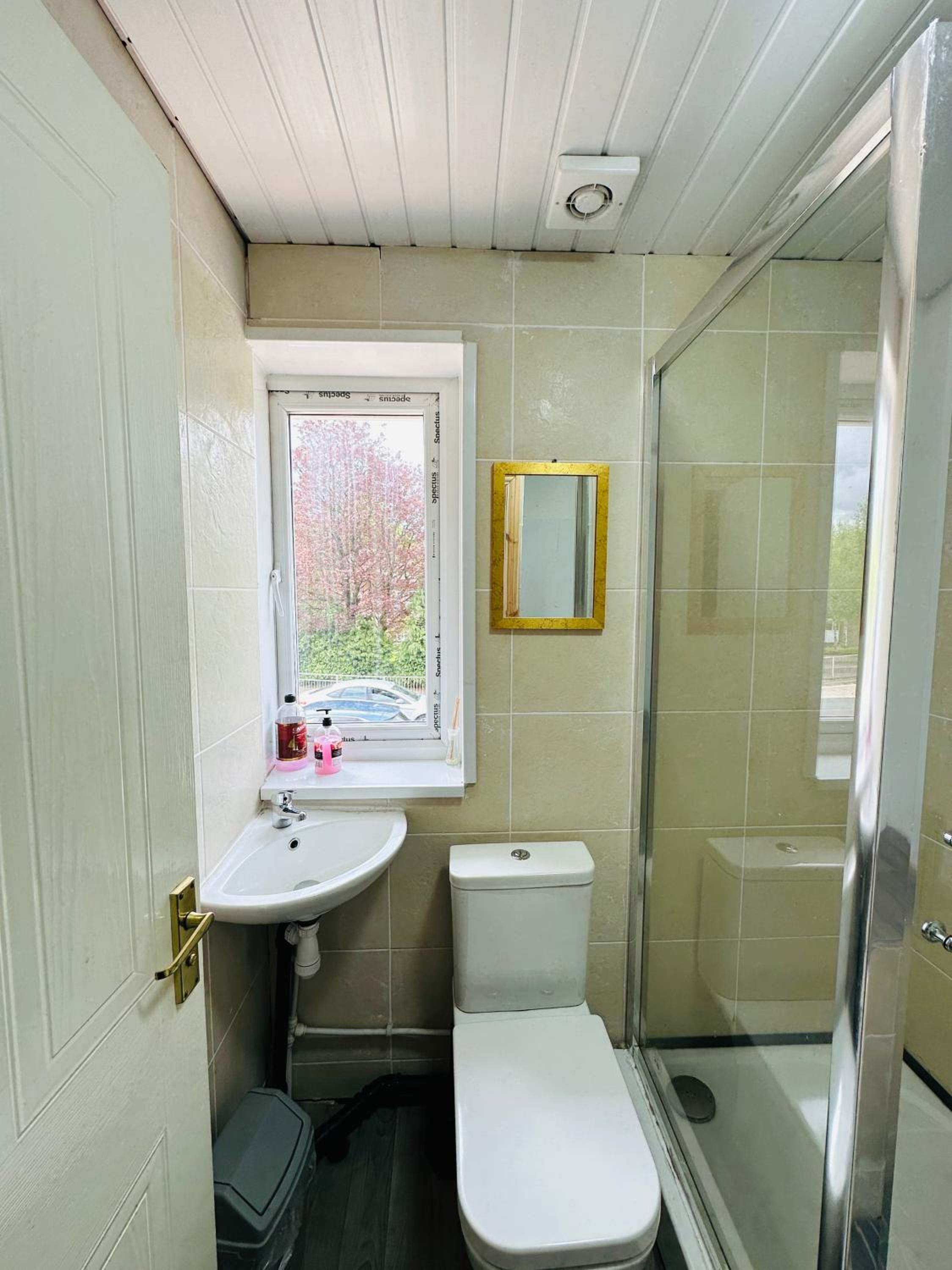 Bolton Vacations - UNIQUE PRIVATE ROOMS - Property Image 12