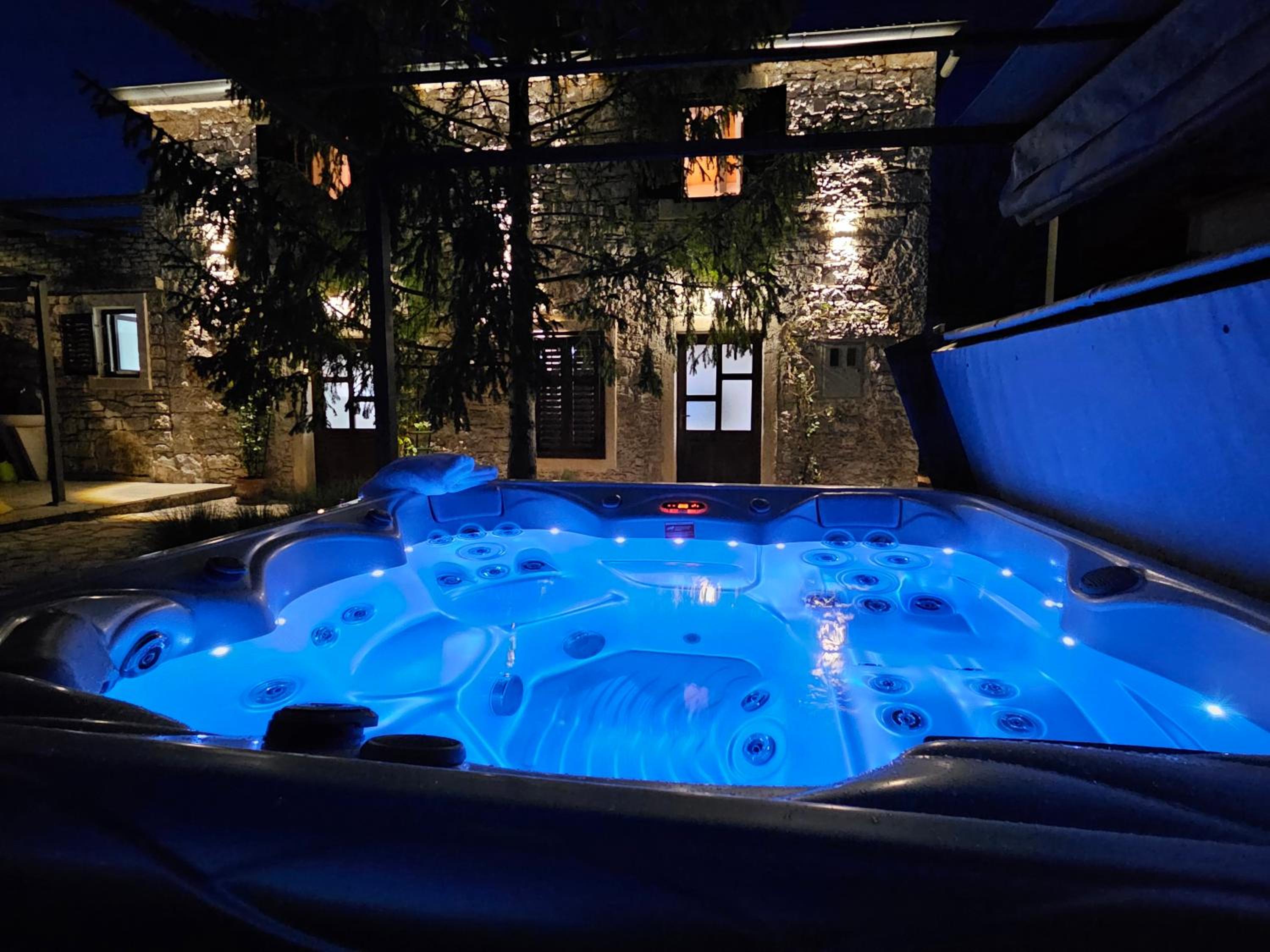 Stonehouse Ana with Jacuzzi Rovinj-Krmed view 3