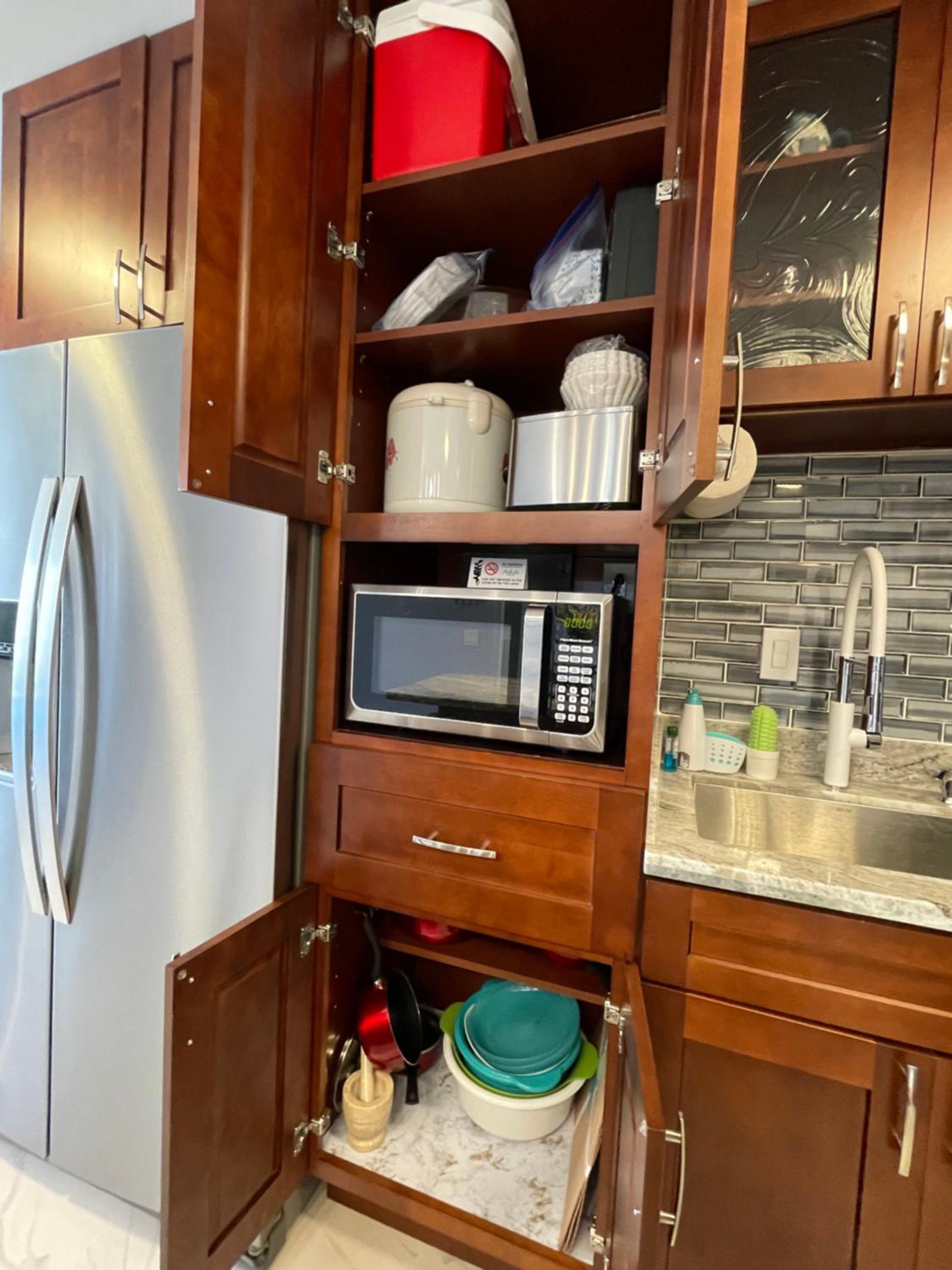Amazing waikiki Beach condo 2Bed2Bath+free Parking: kitchen photo