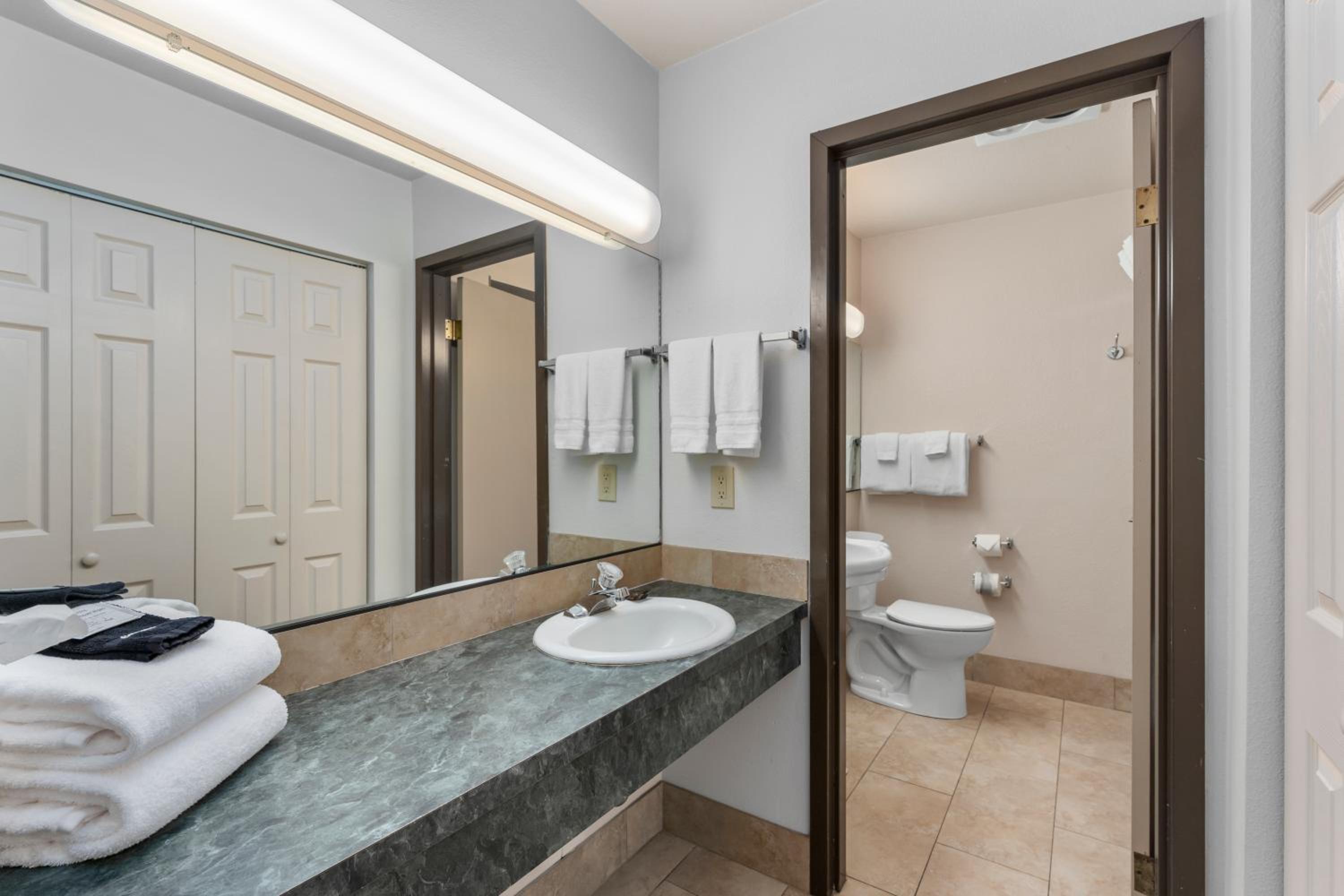 Sandpoint Vacations - Cedar Street Hotel  Suites - Property Image 59