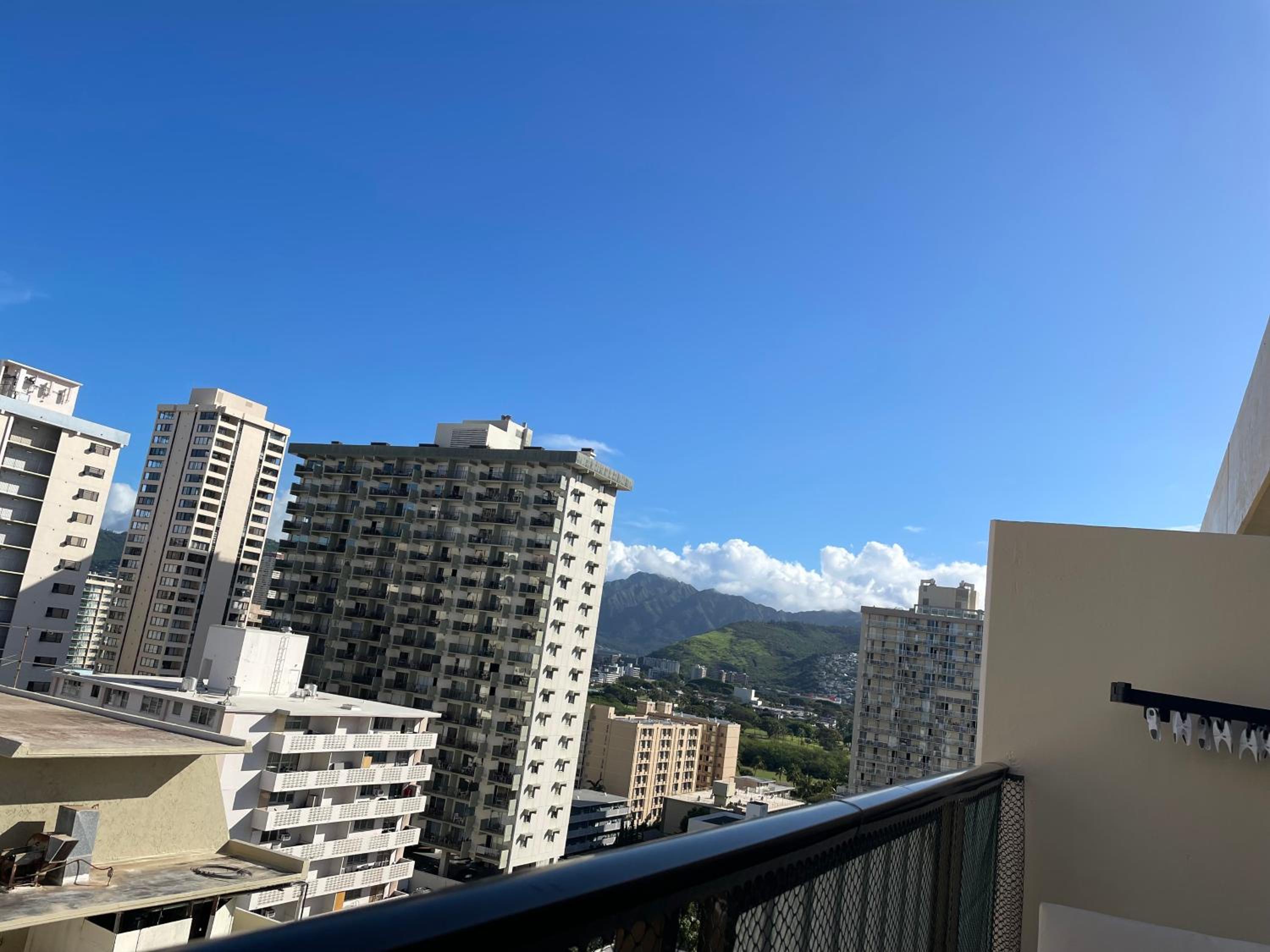 Amazing waikiki Beach condo 2Bed2Bath+free Parking: balance & terrace photo