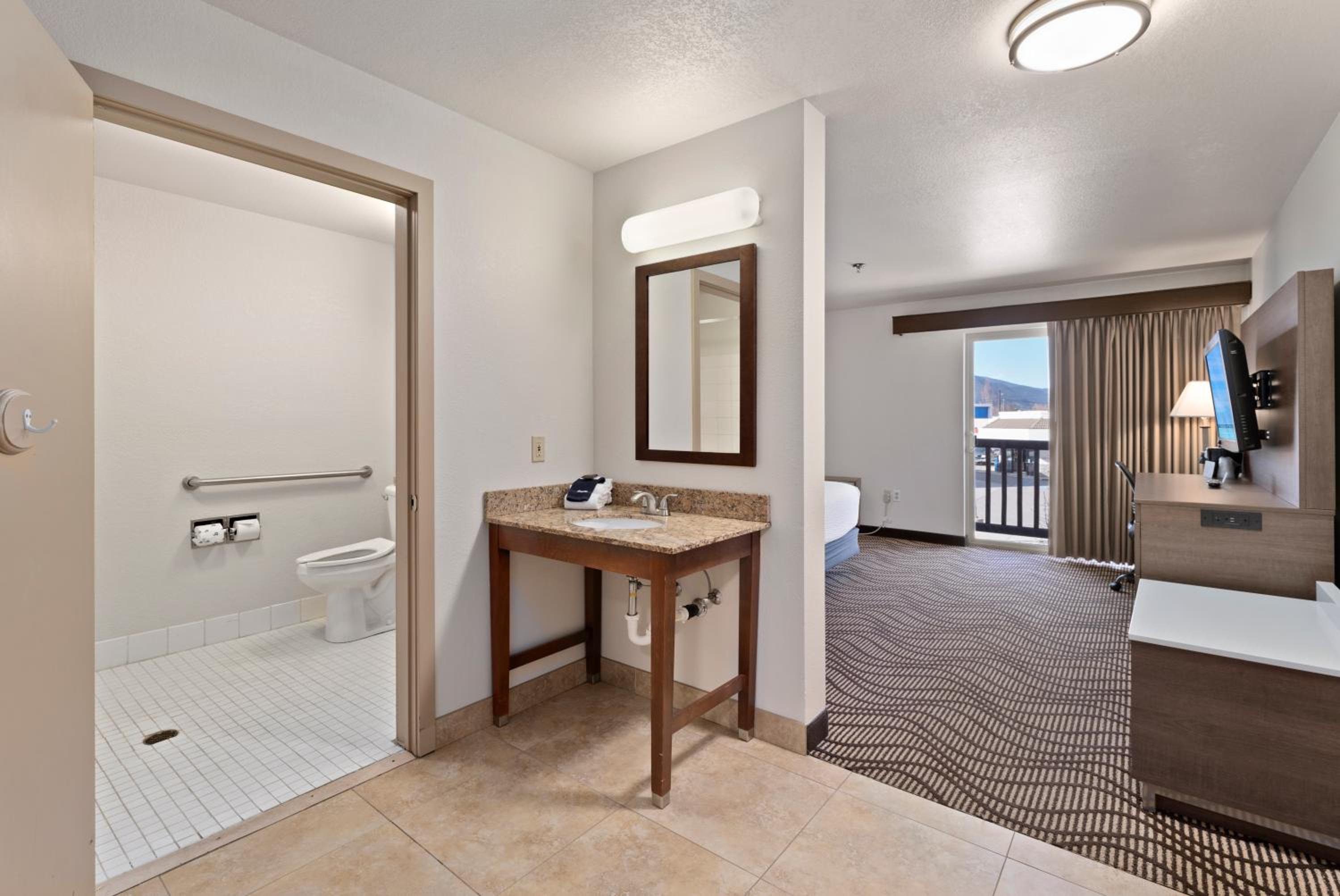 Sandpoint Vacations - Cedar Street Hotel  Suites - Property Image 57
