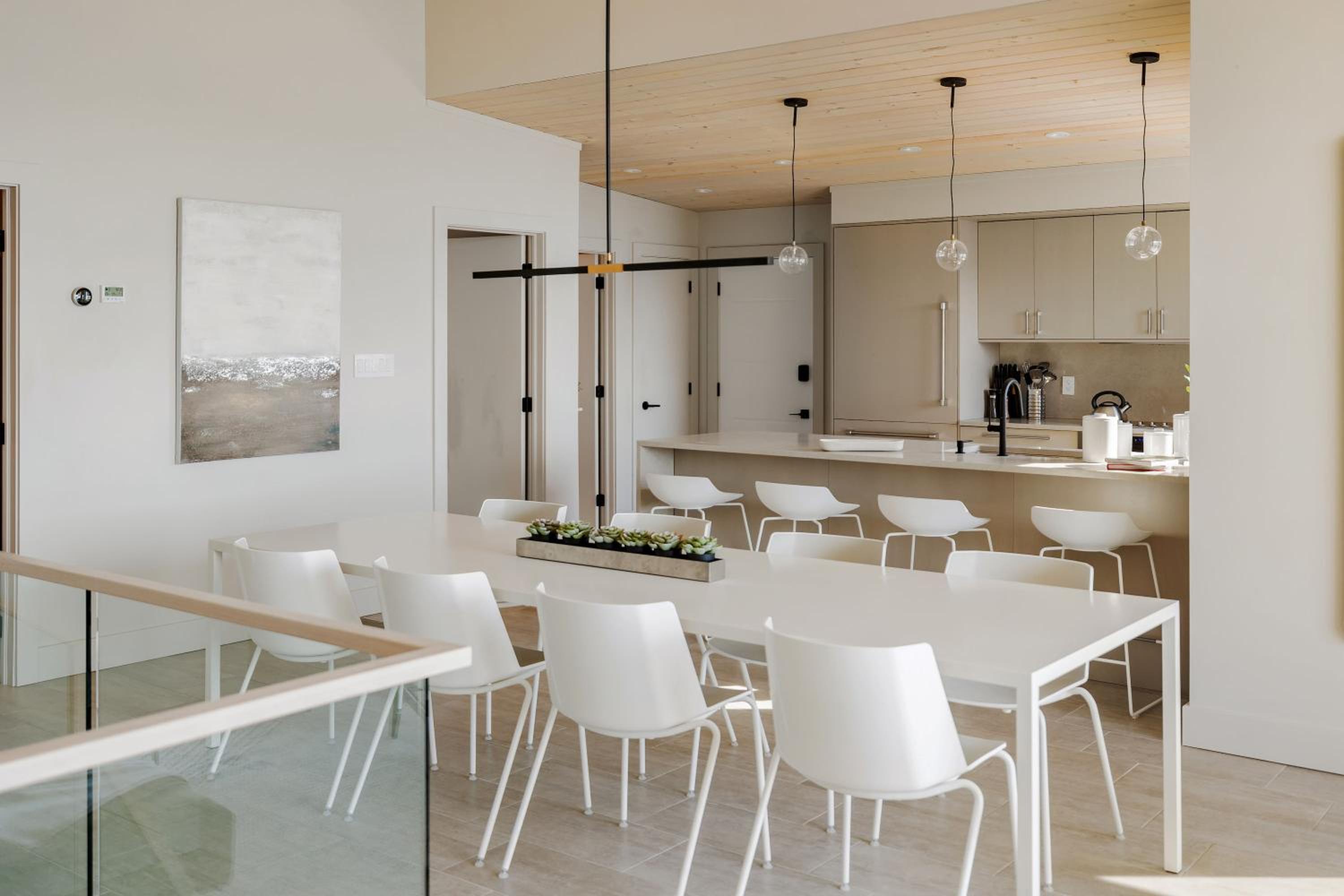Lakeview House by Leavetown Vacations