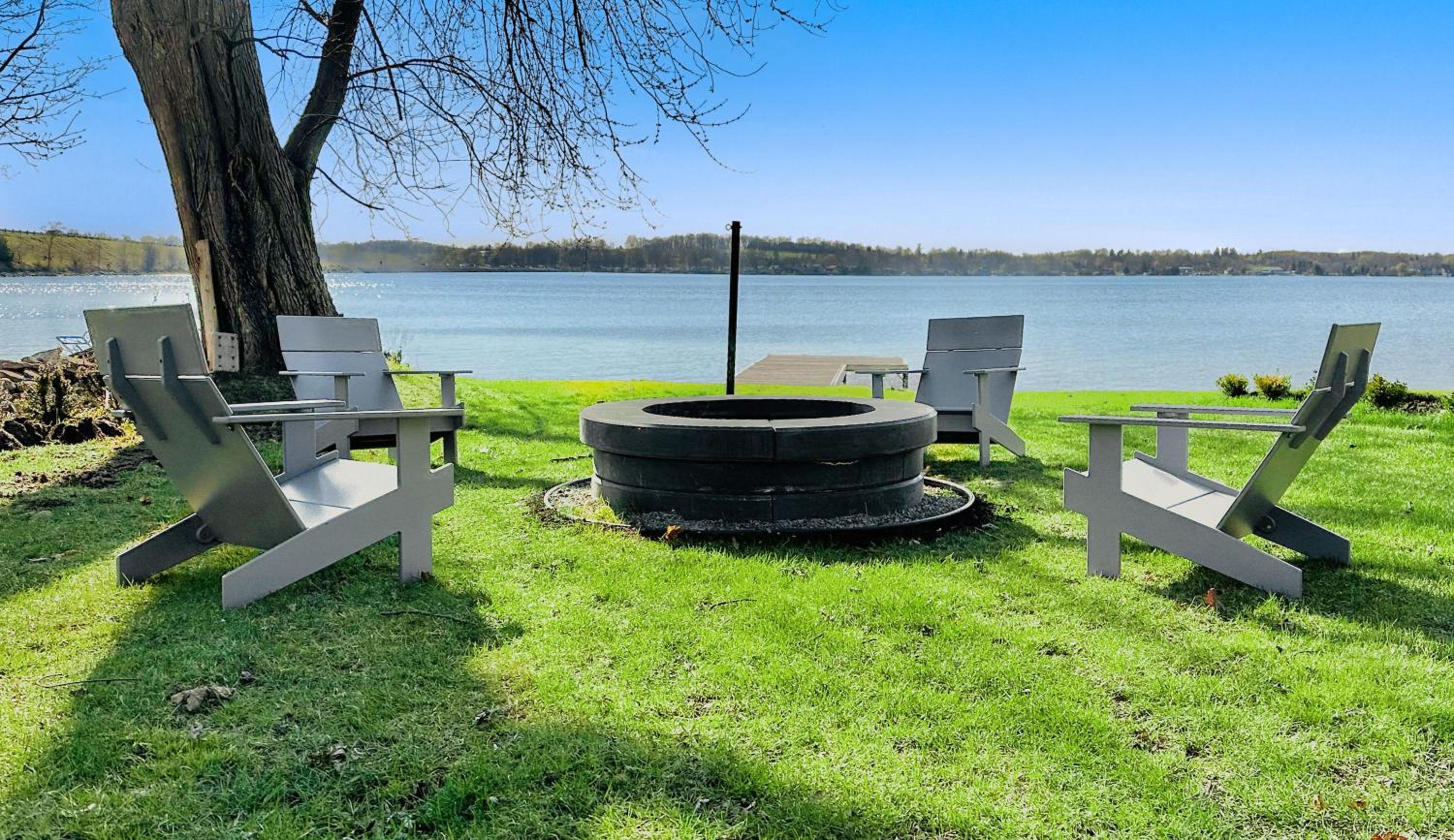 Lakeview House by Leavetown Vacations