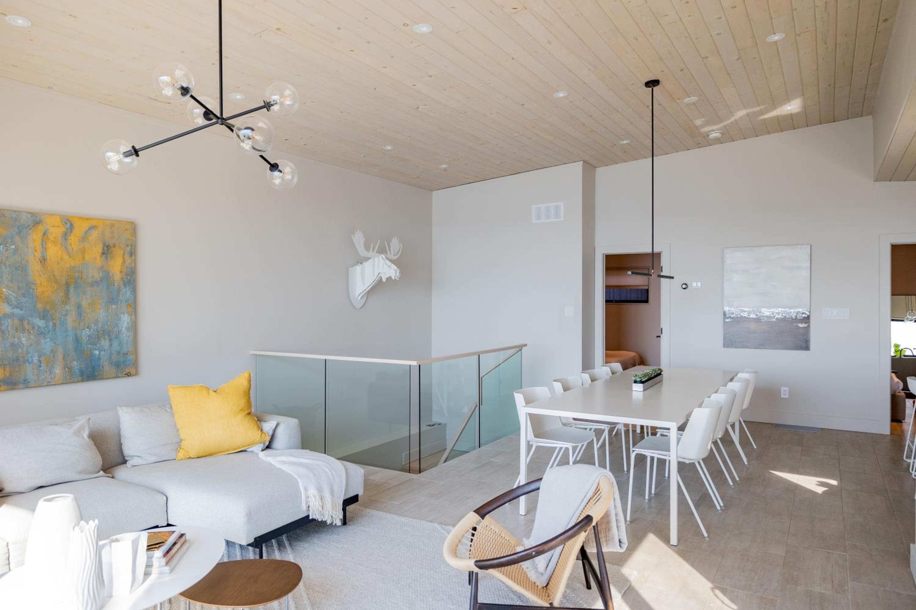Lakeview House by Leavetown Vacations
