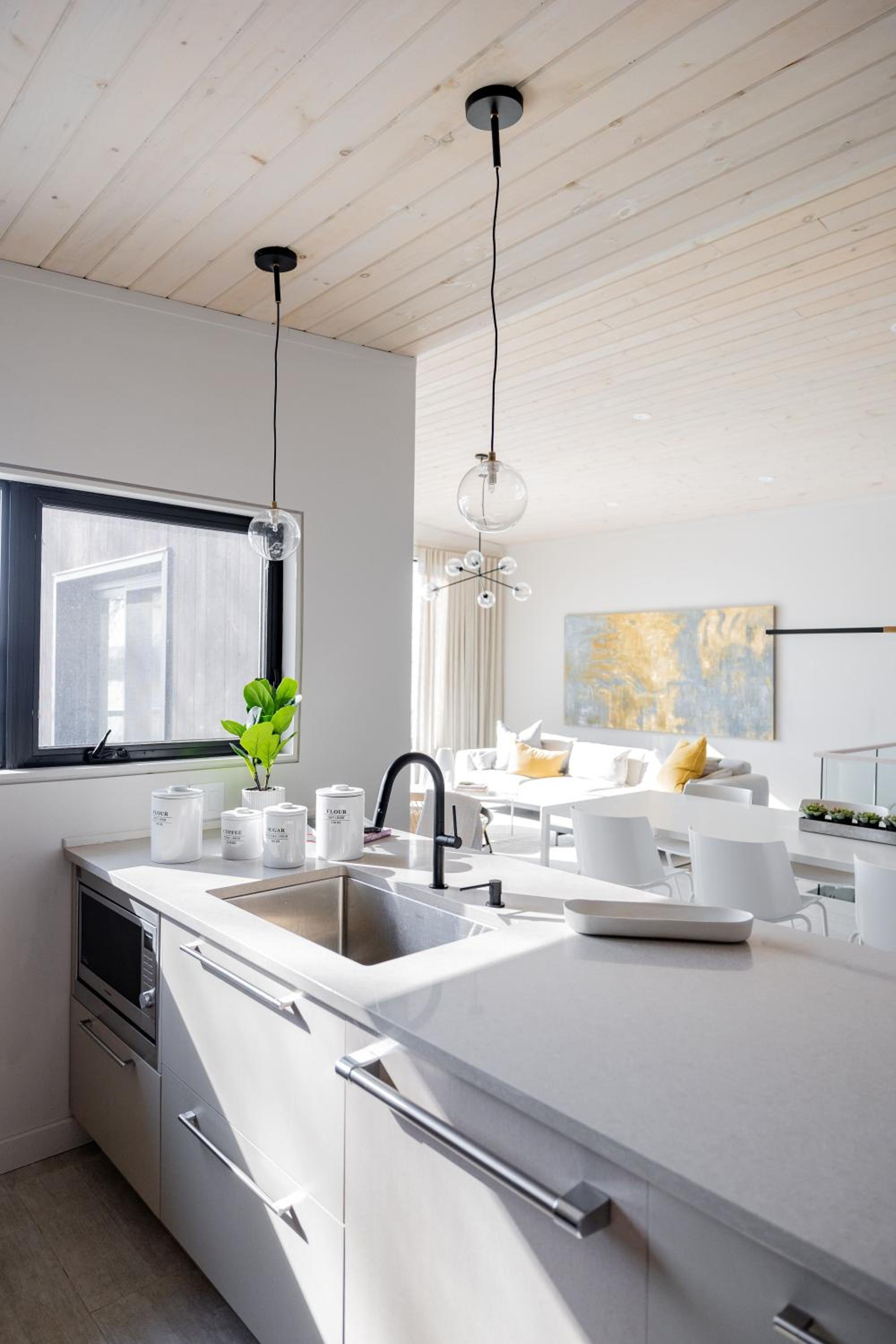 Lakeview House by Leavetown Vacations