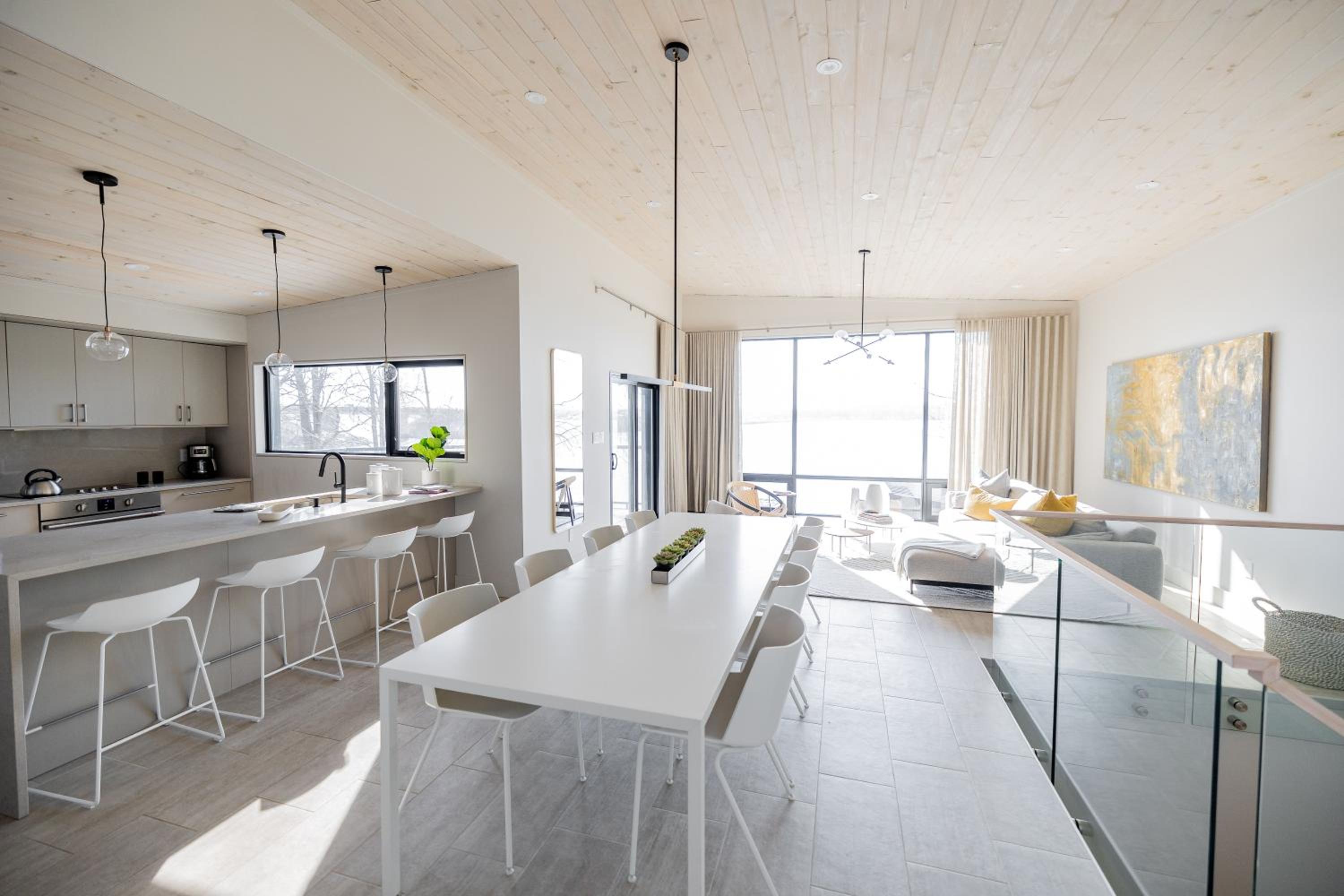 Lakeview House by Leavetown Vacations