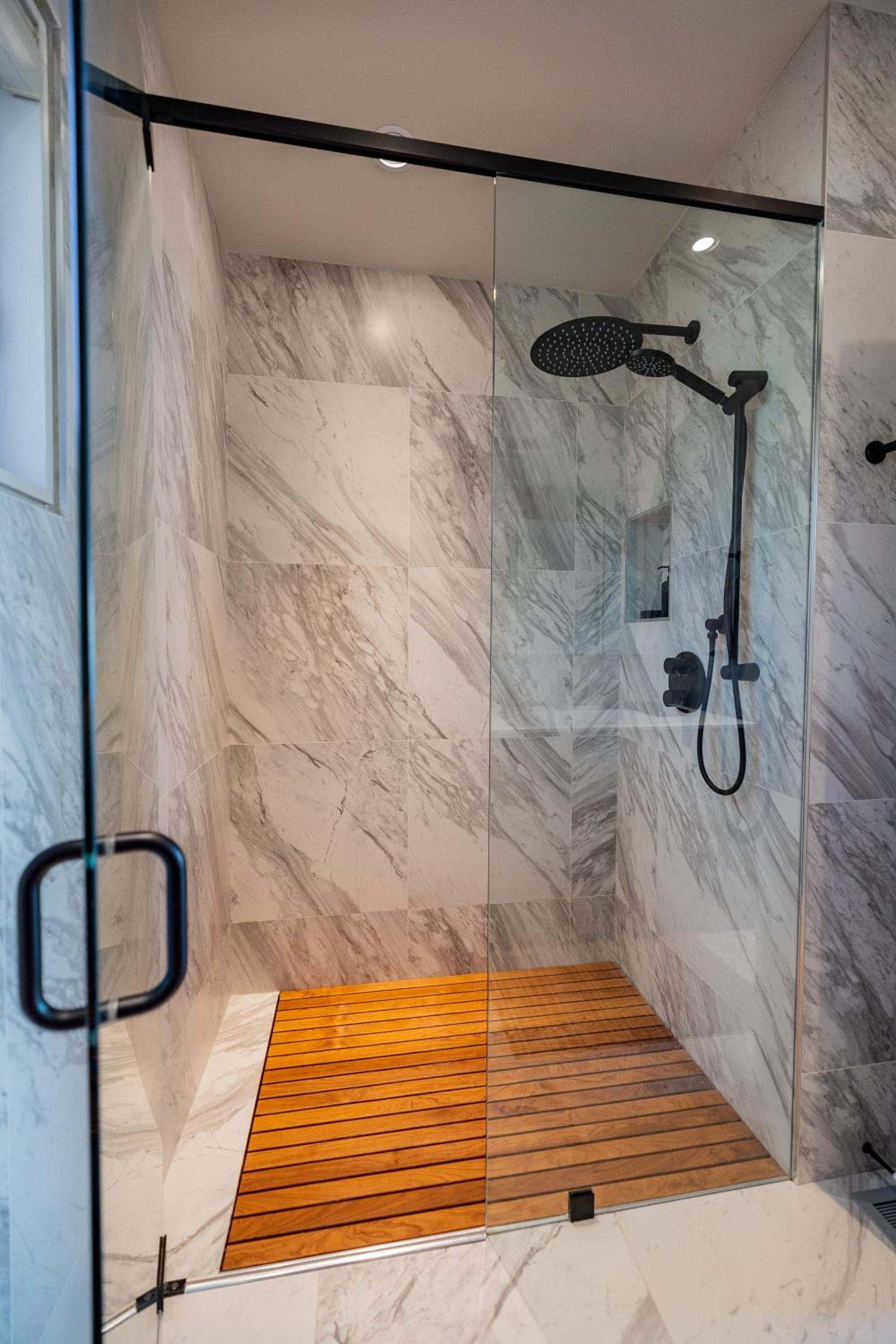 Lakeview House by Leavetown Vacations