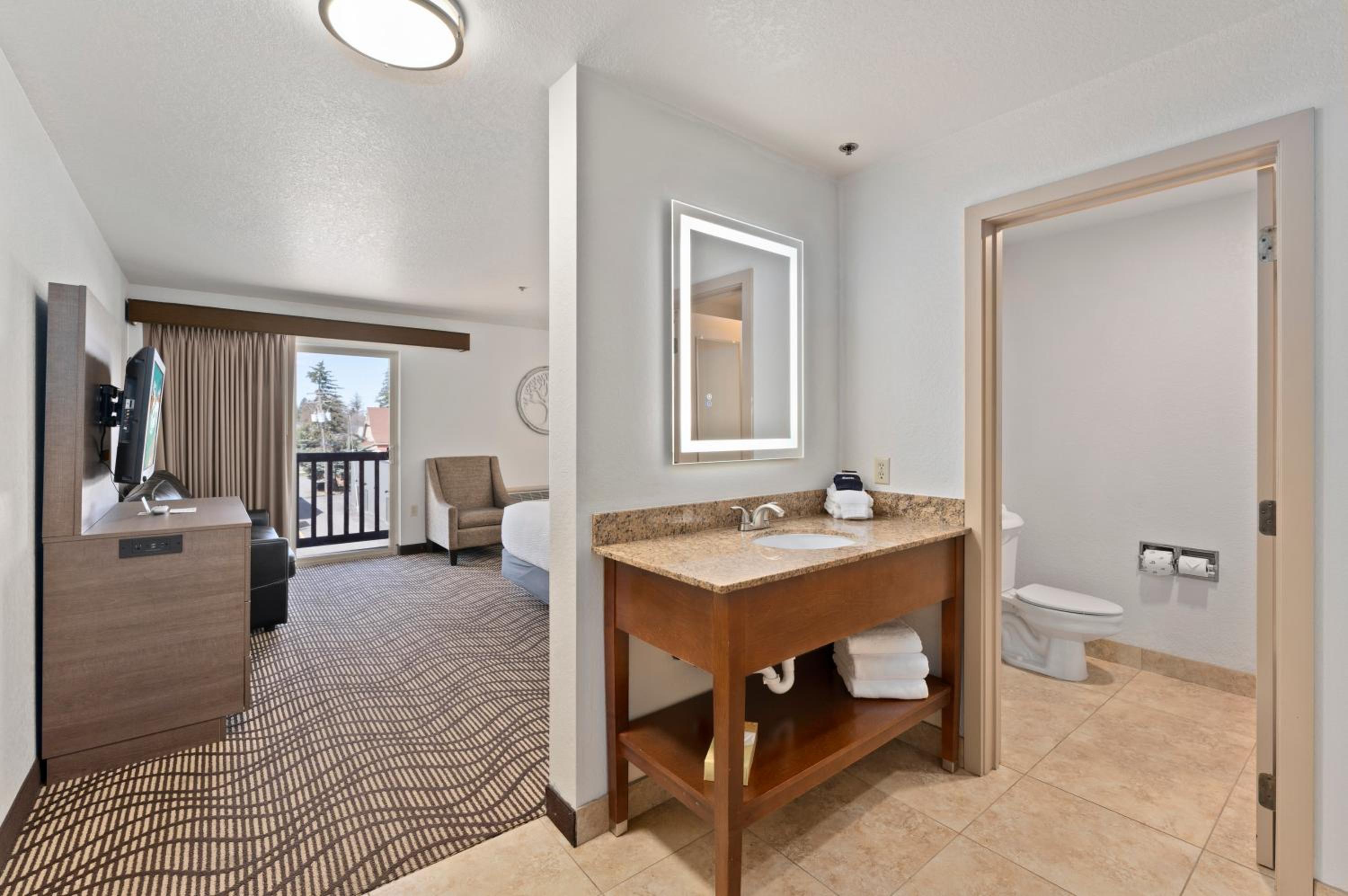 Sandpoint Vacations - Cedar Street Hotel  Suites - Property Image 2