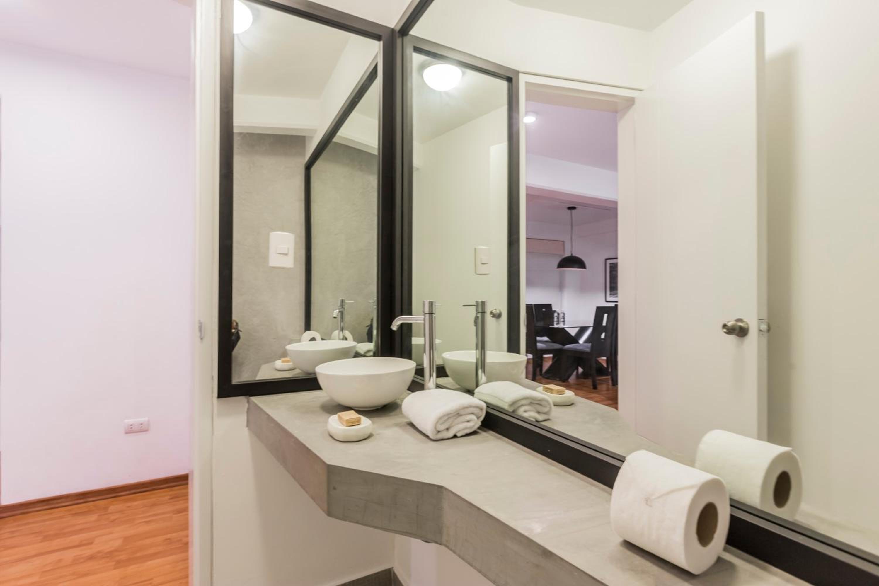 Barranco Suites 3BR Near Malecon By Wynwood House