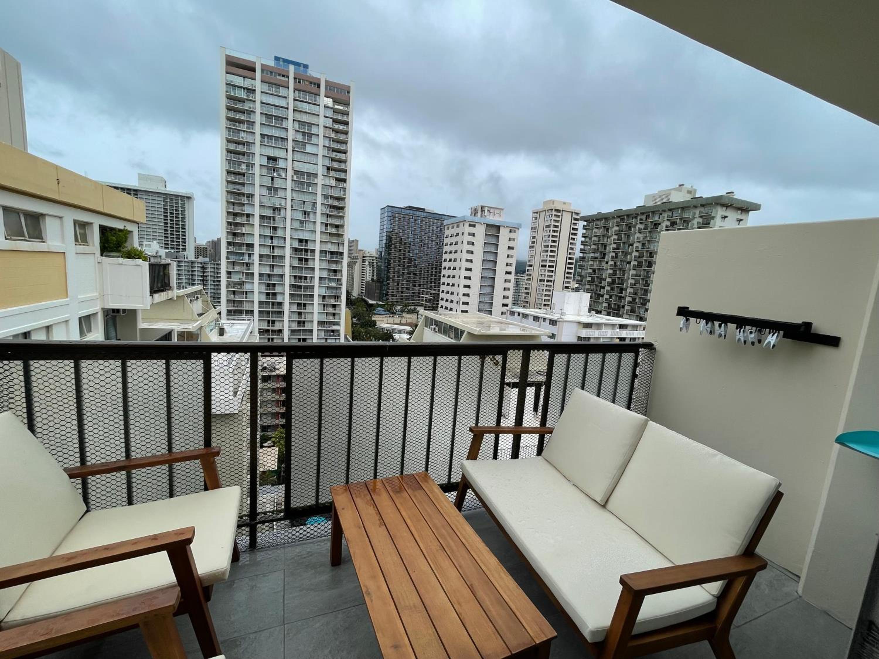 Amazing waikiki Beach condo 2Bed2Bath+free Parking: balance & terrace photo