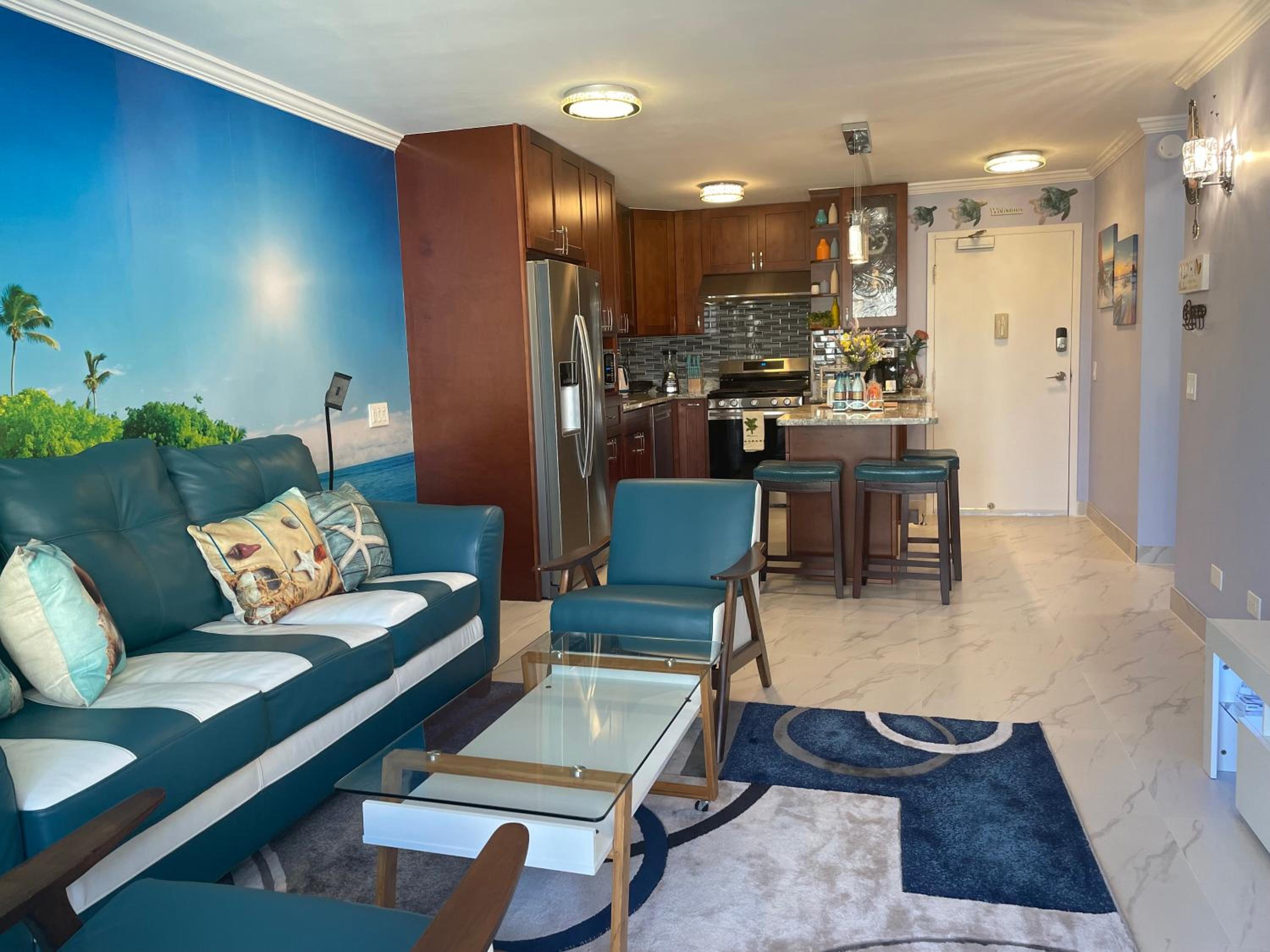 Amazing waikiki Beach condo 2Bed2Bath+free Parking: kitchen photo