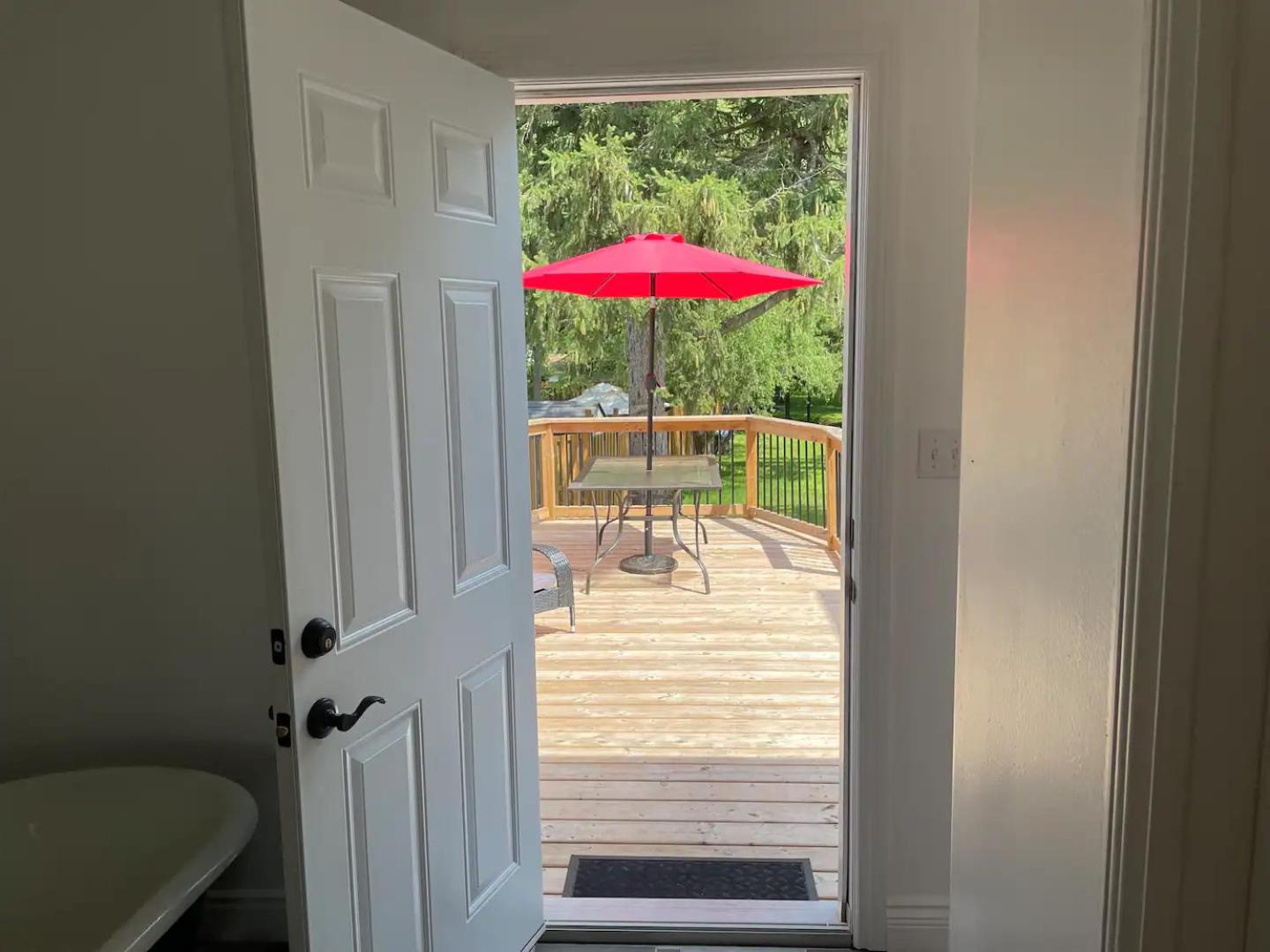 Cozy Kingsville Country Home Guest House