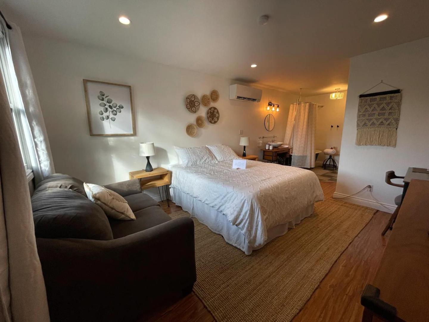 Cozy Kingsville Country Home Guest House