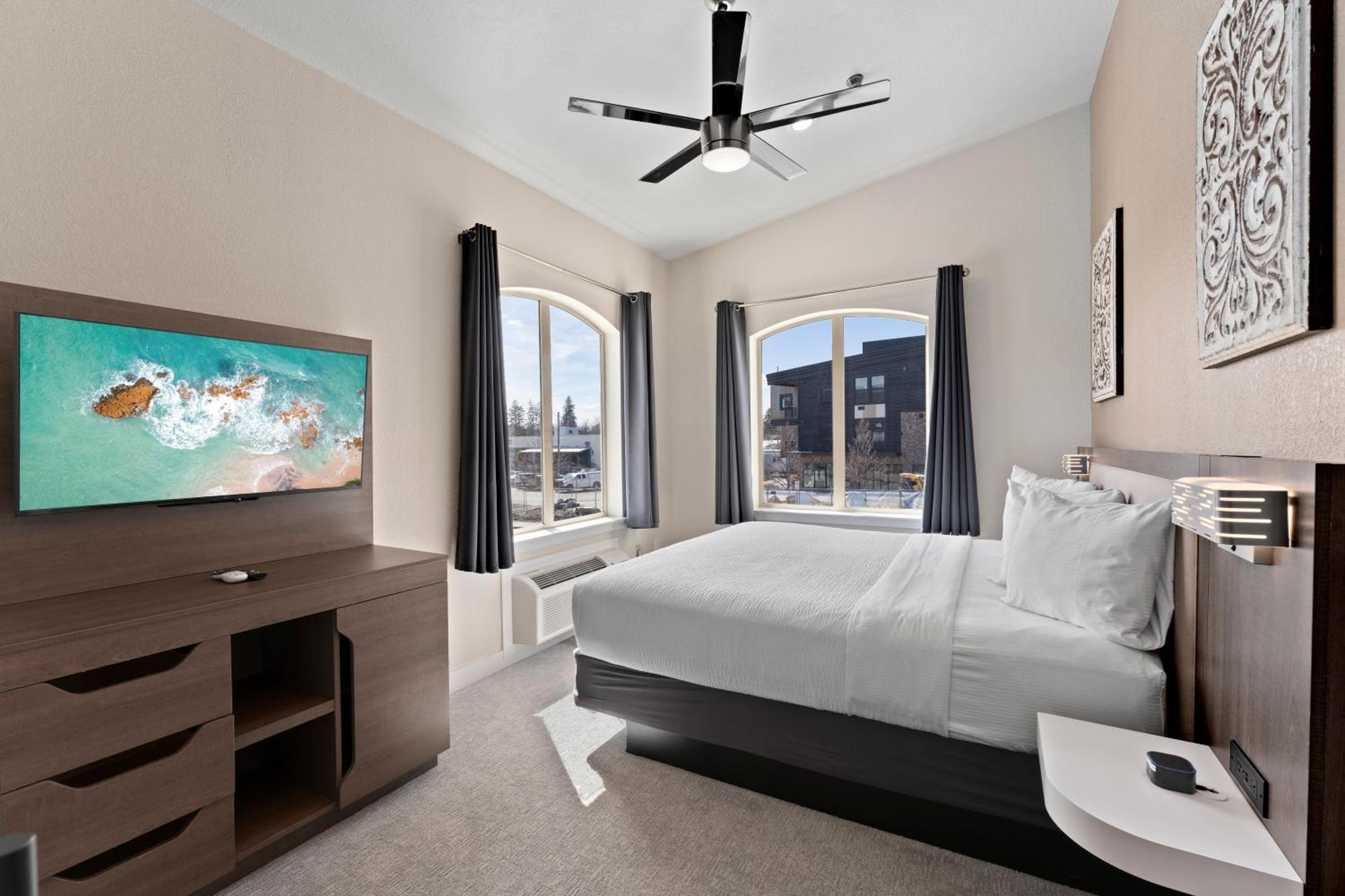 Sandpoint Vacations - Cedar Street Hotel  Suites - Property Image 26