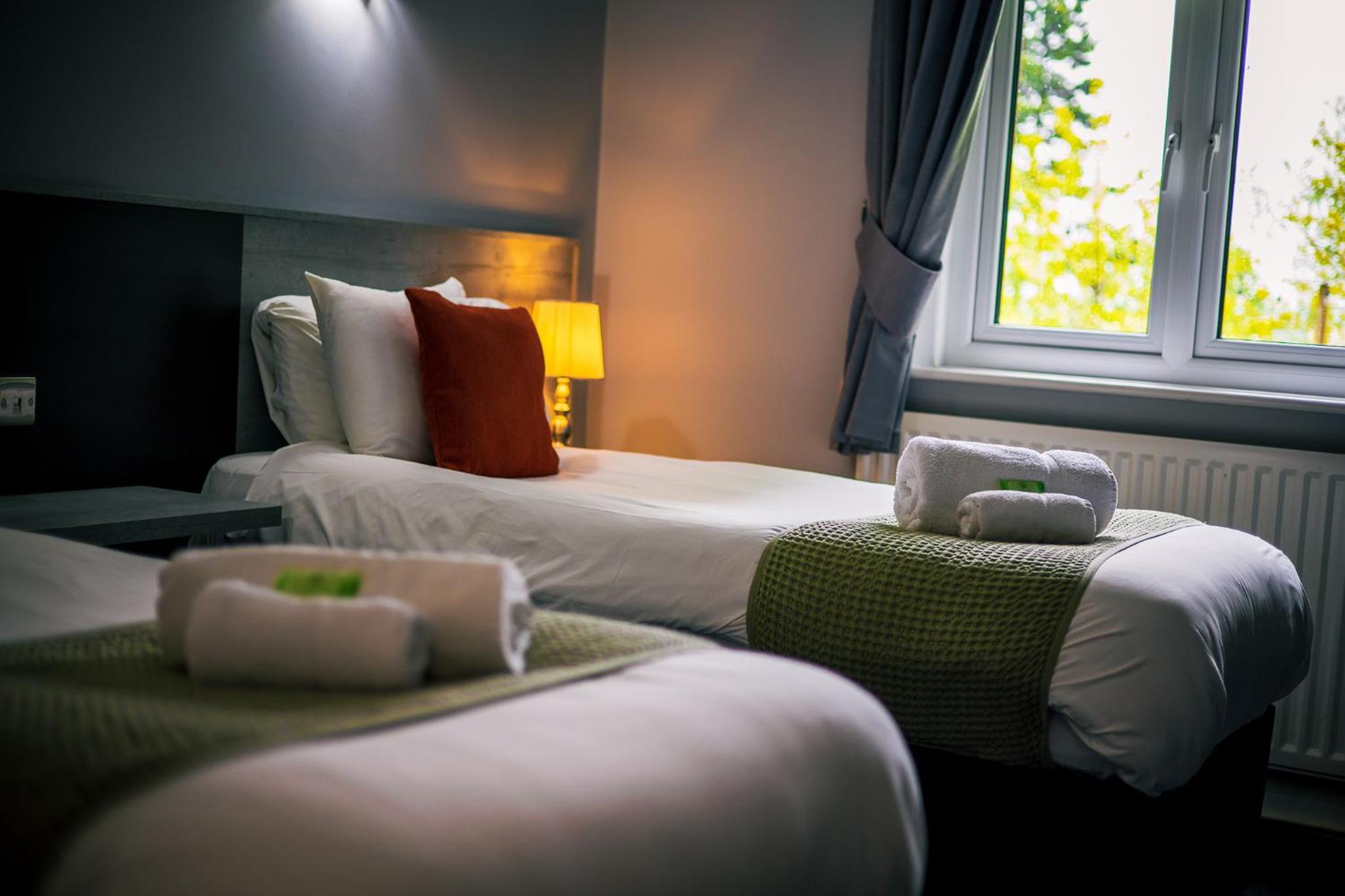 Bowes Incline Hotel