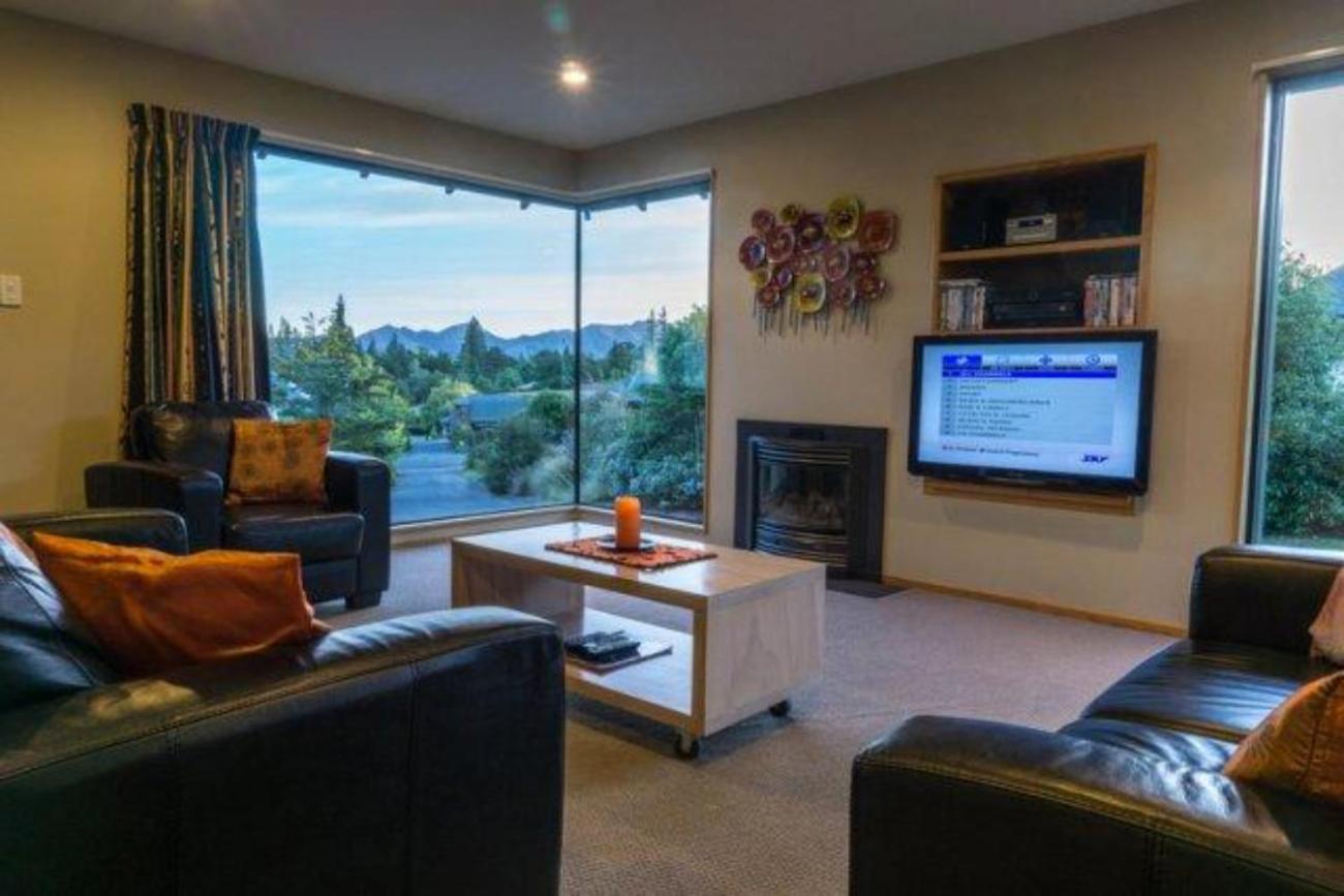 18 St James Avenue view 4