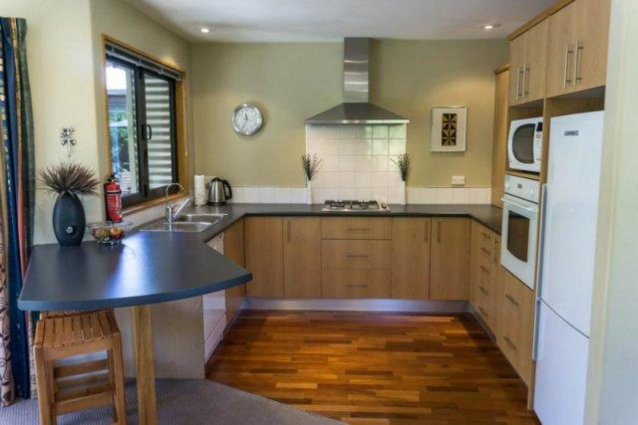 18 St James Avenue view 3