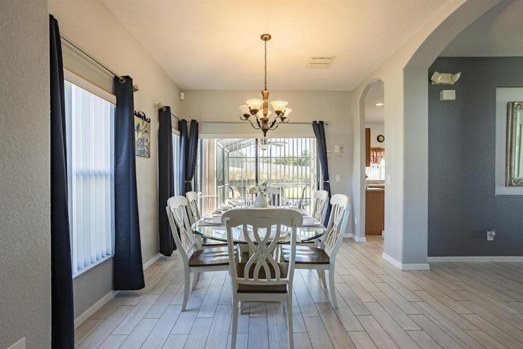 Lazy Breeze Villa- Poolspa, Gameroom, Near Disney