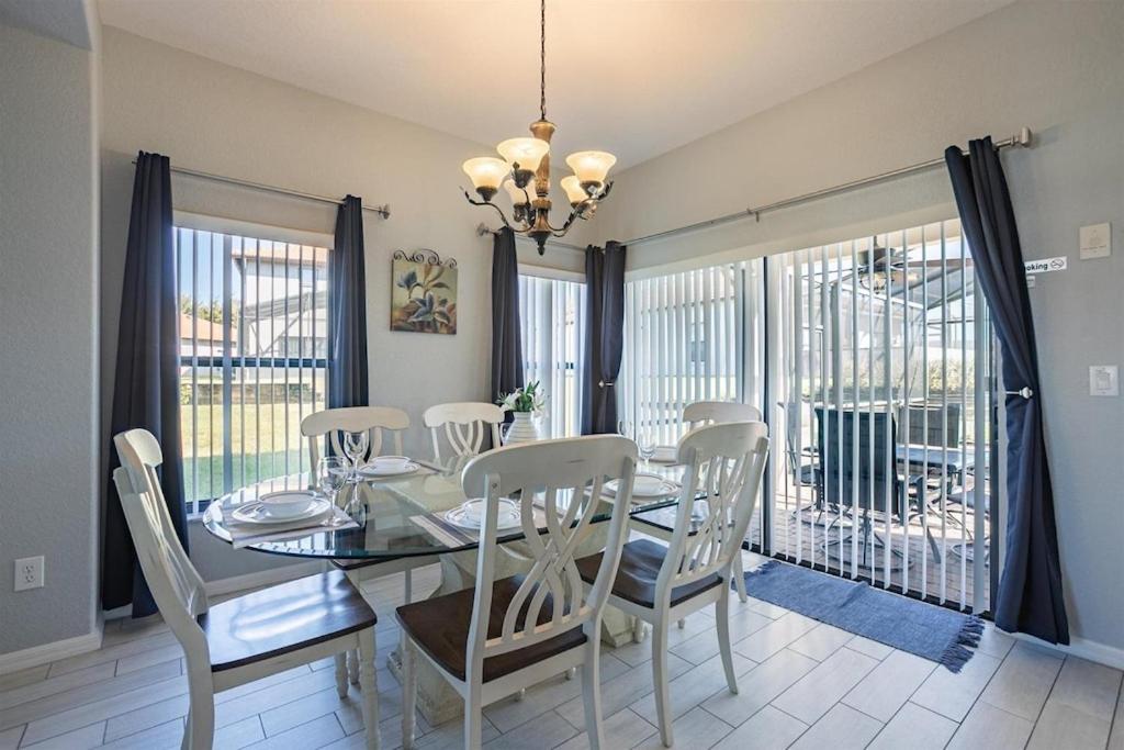 Lazy Breeze Villa- Poolspa, Gameroom, Near Disney