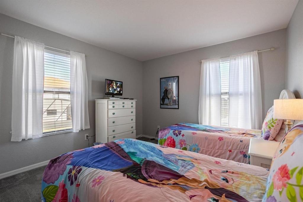 Lazy Breeze Villa- Poolspa, Gameroom, Near Disney